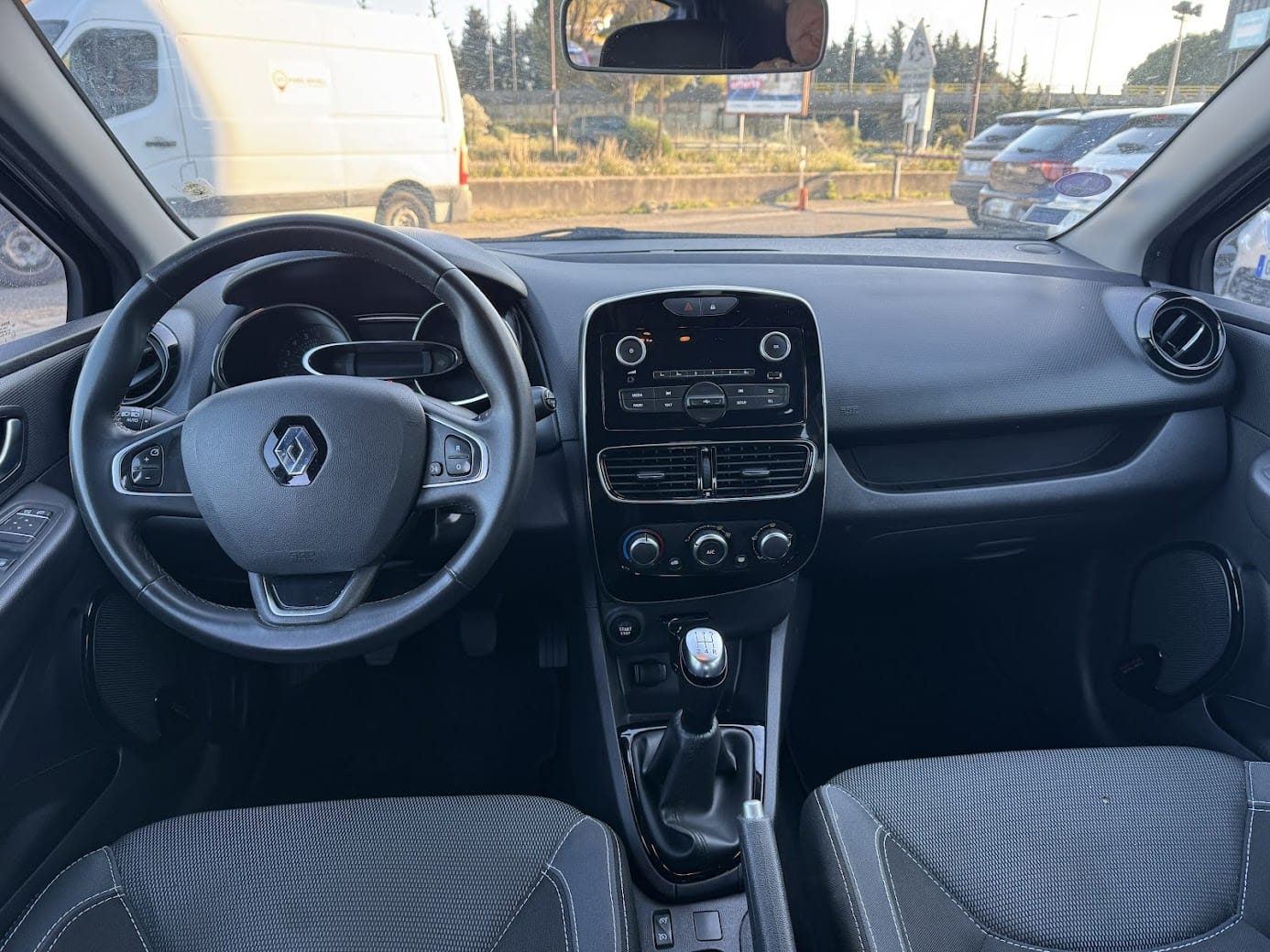 Renault Clio TCE 90 ess FJ818PT avec Siège bébé