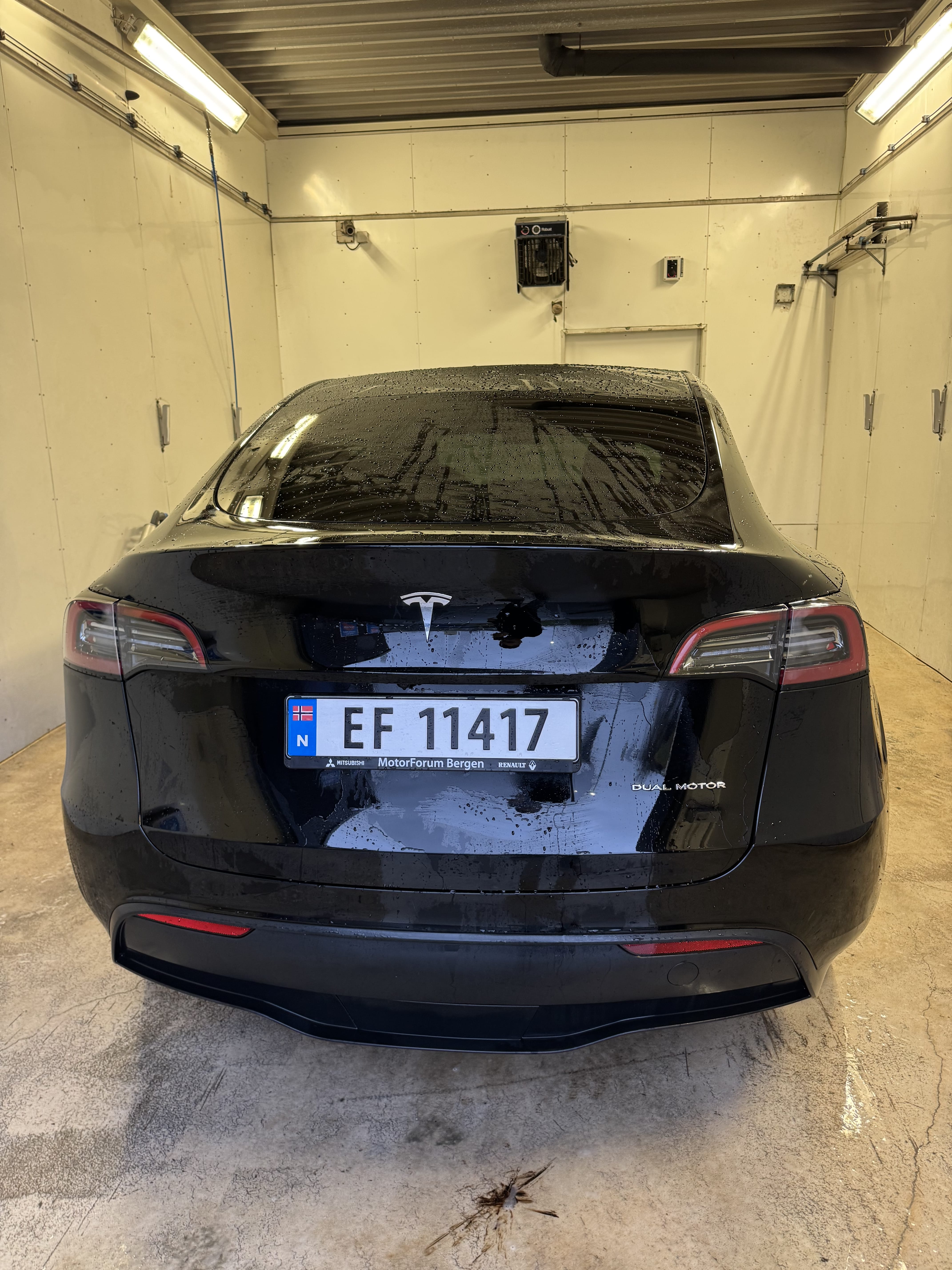 Tesla Model Y Long Range med Firehjulstrekk