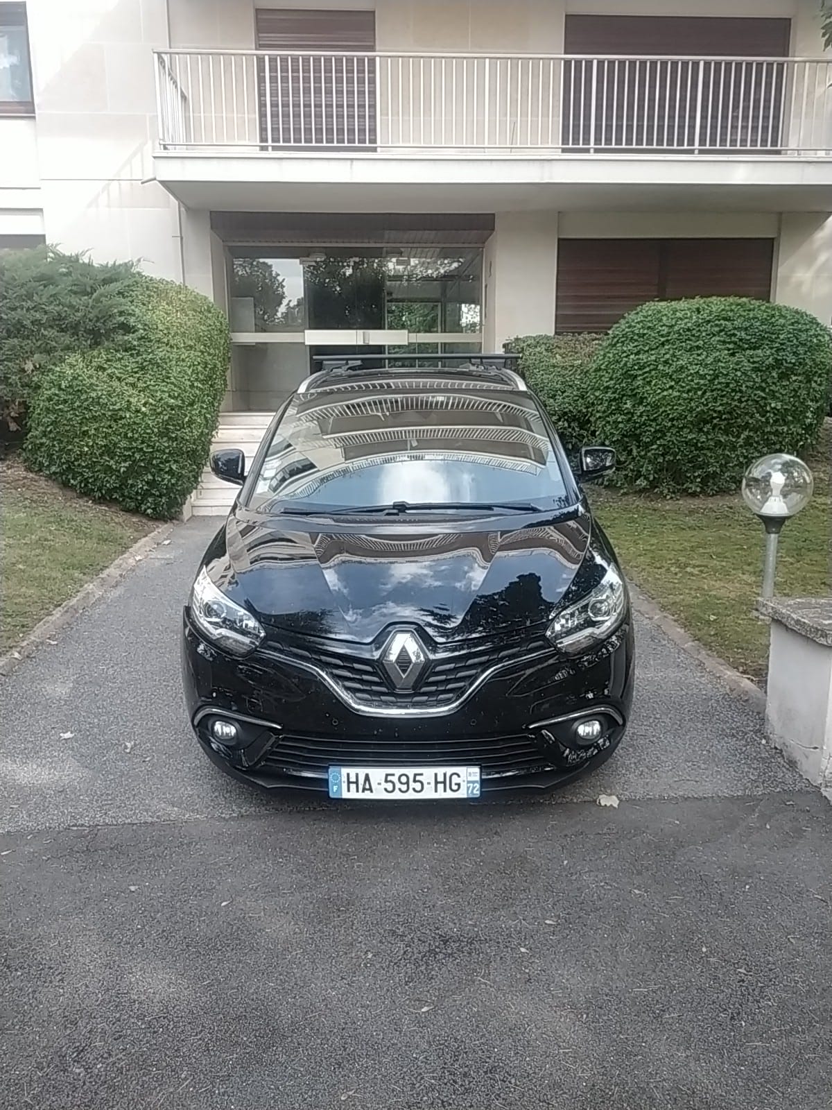 Renault Grand Scenic avec Coffre de toit