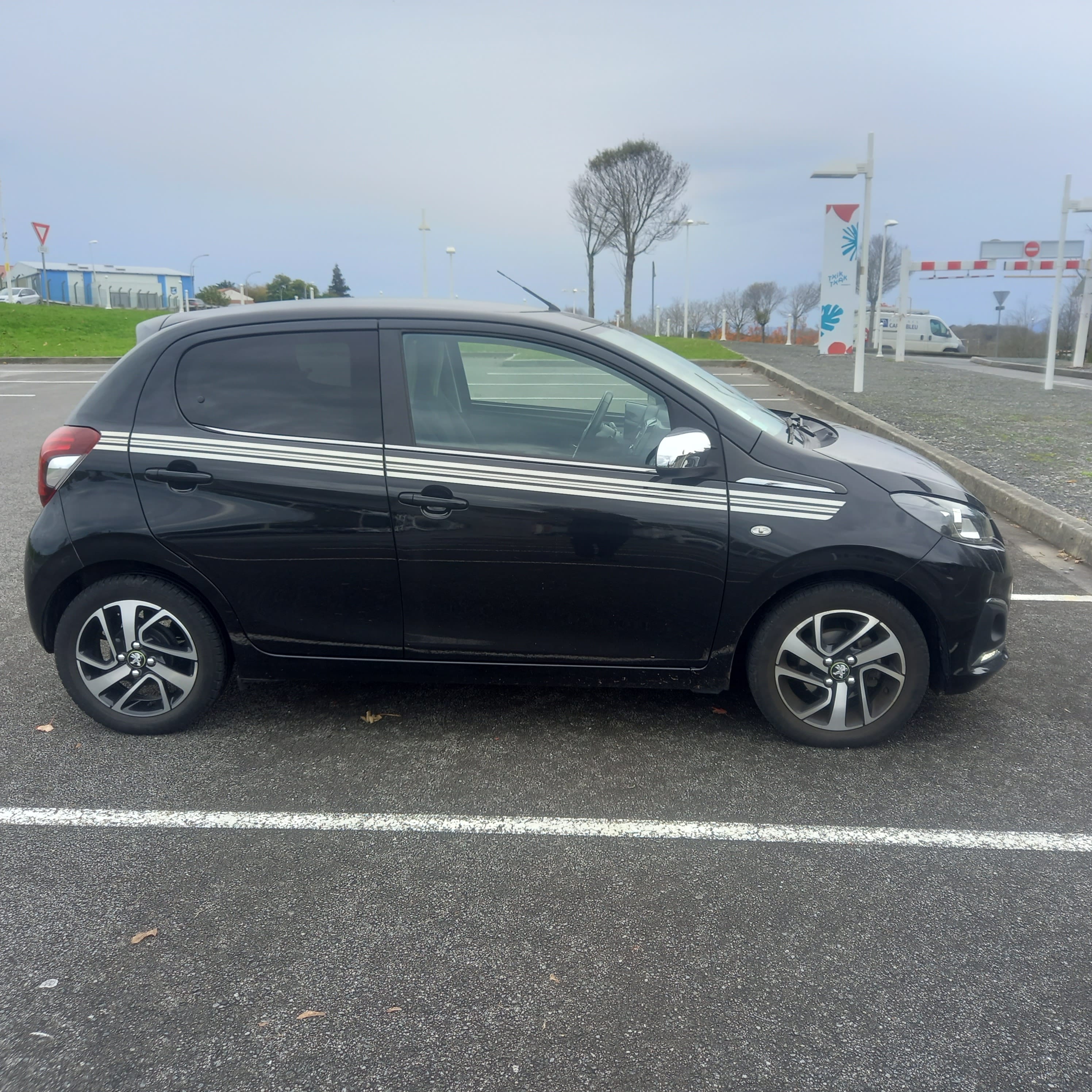 Peugeot 108 COLLECTION NOIRE avec Climatisation
