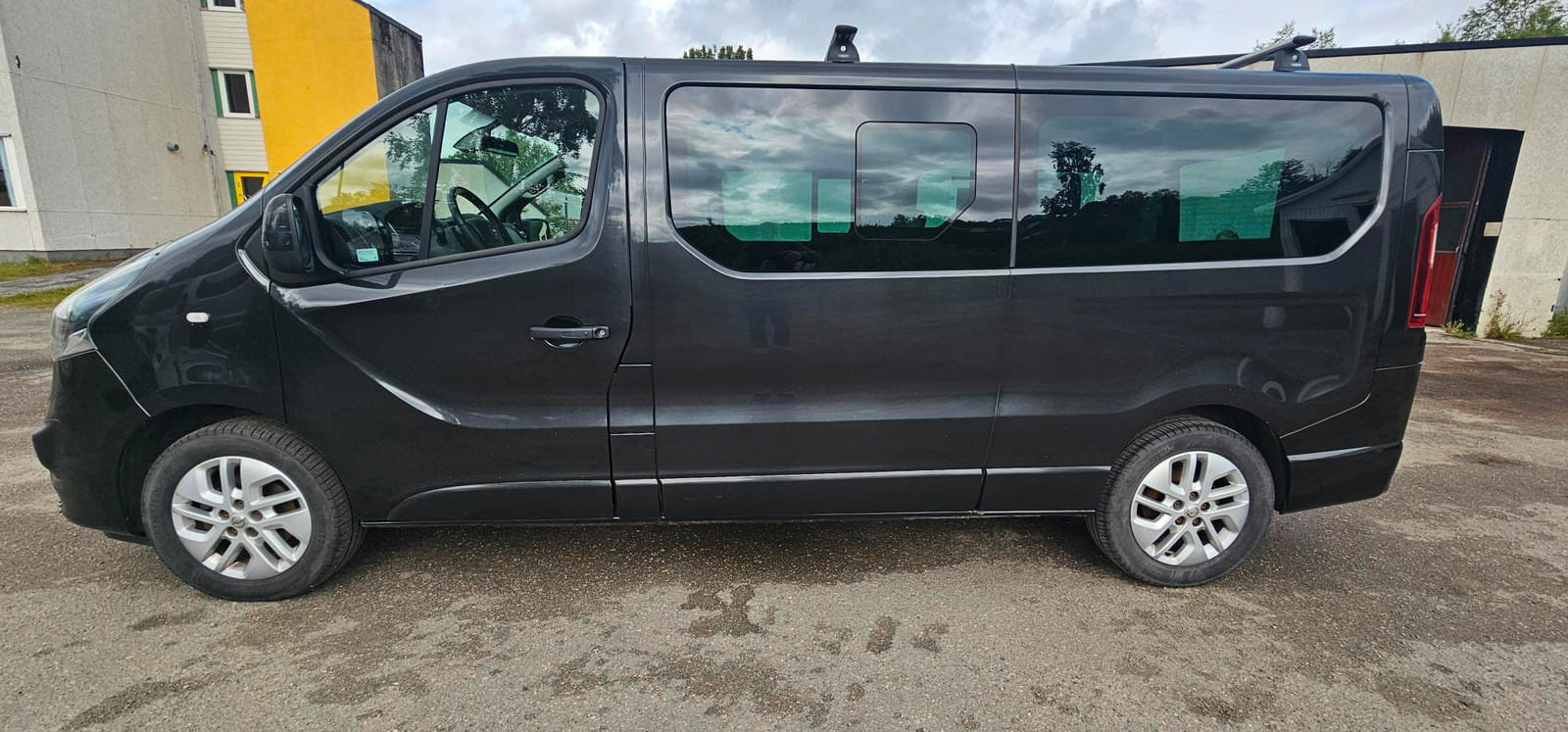Opel Vivaro med Aircondition