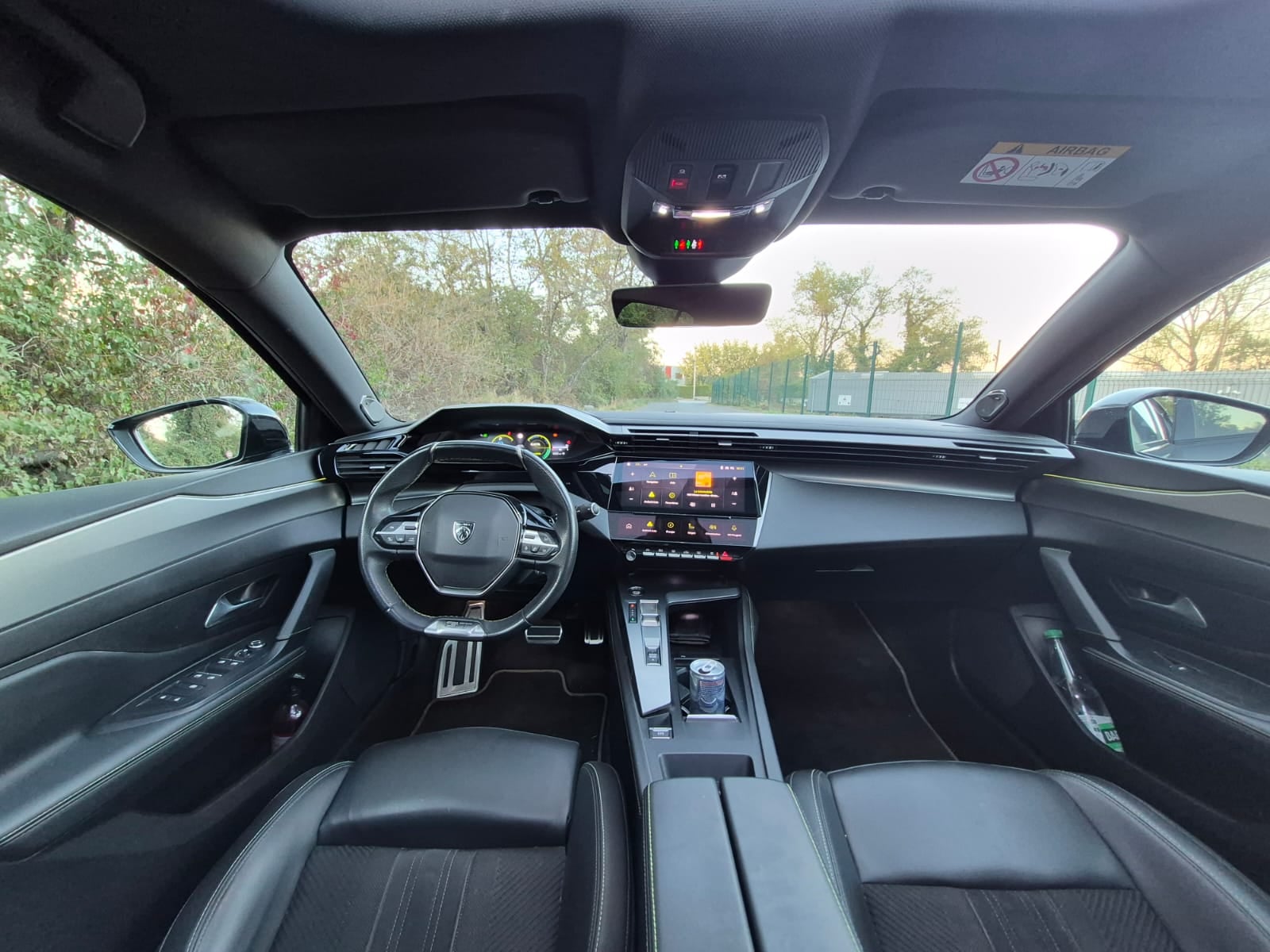 Peugeot 408 avec GPS