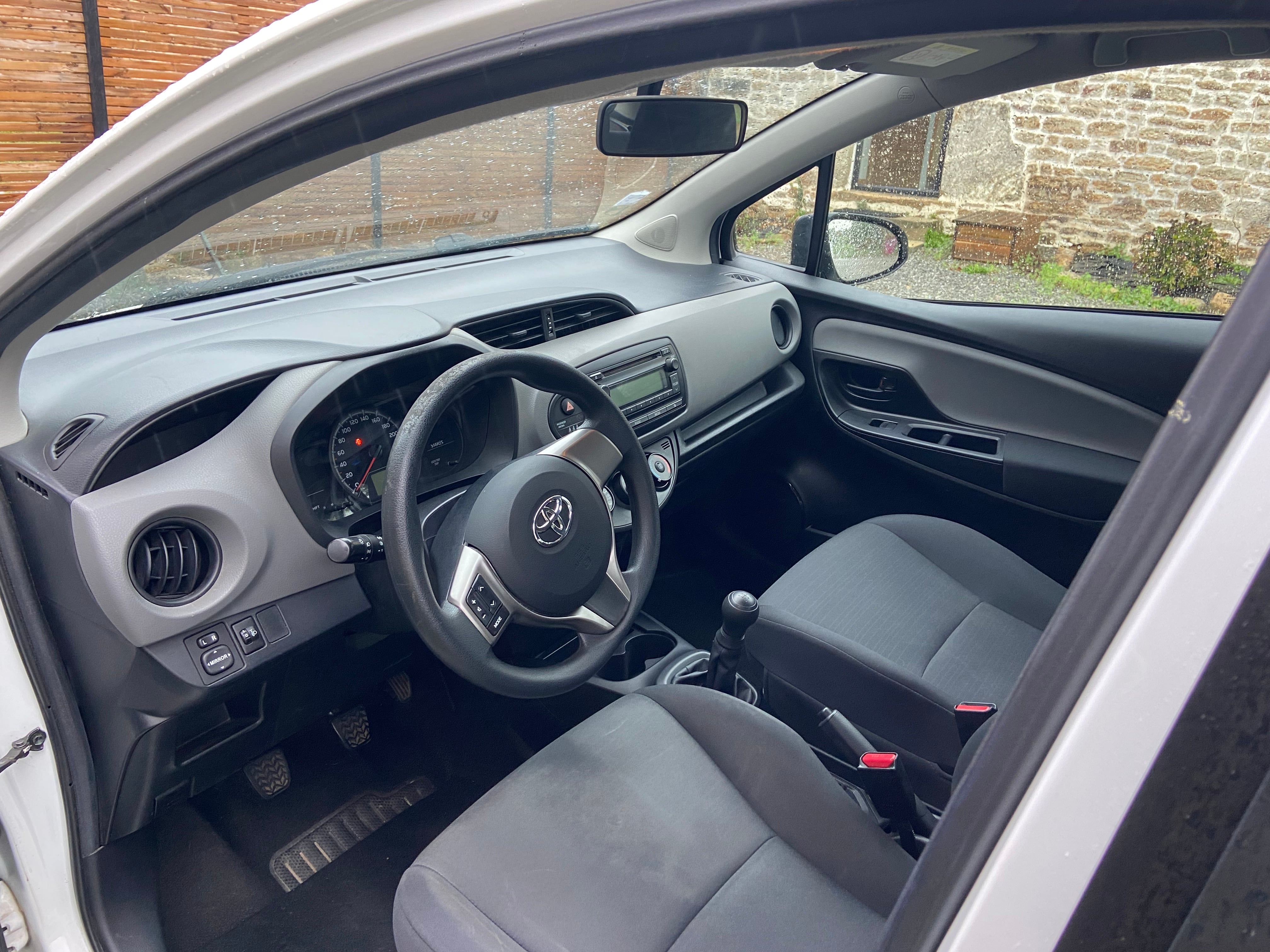 Toyota Yaris 5-Door L avec Autoradio