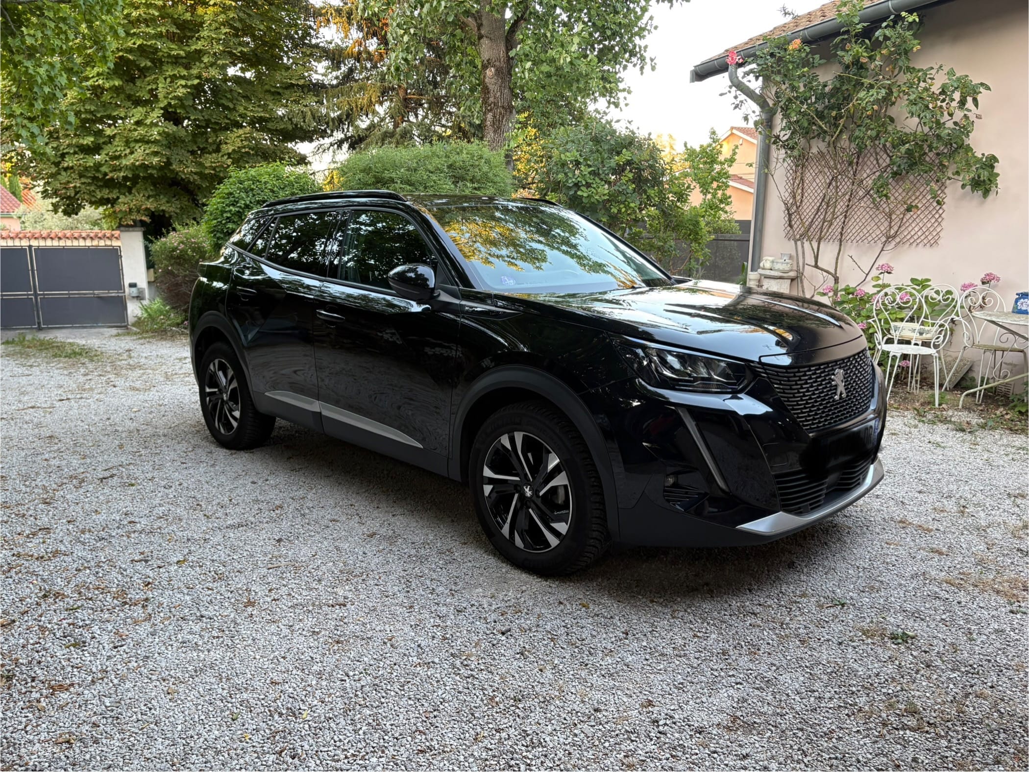 Peugeot 2008, 2021, Essence 98 / Eléctrico (híbrido)
