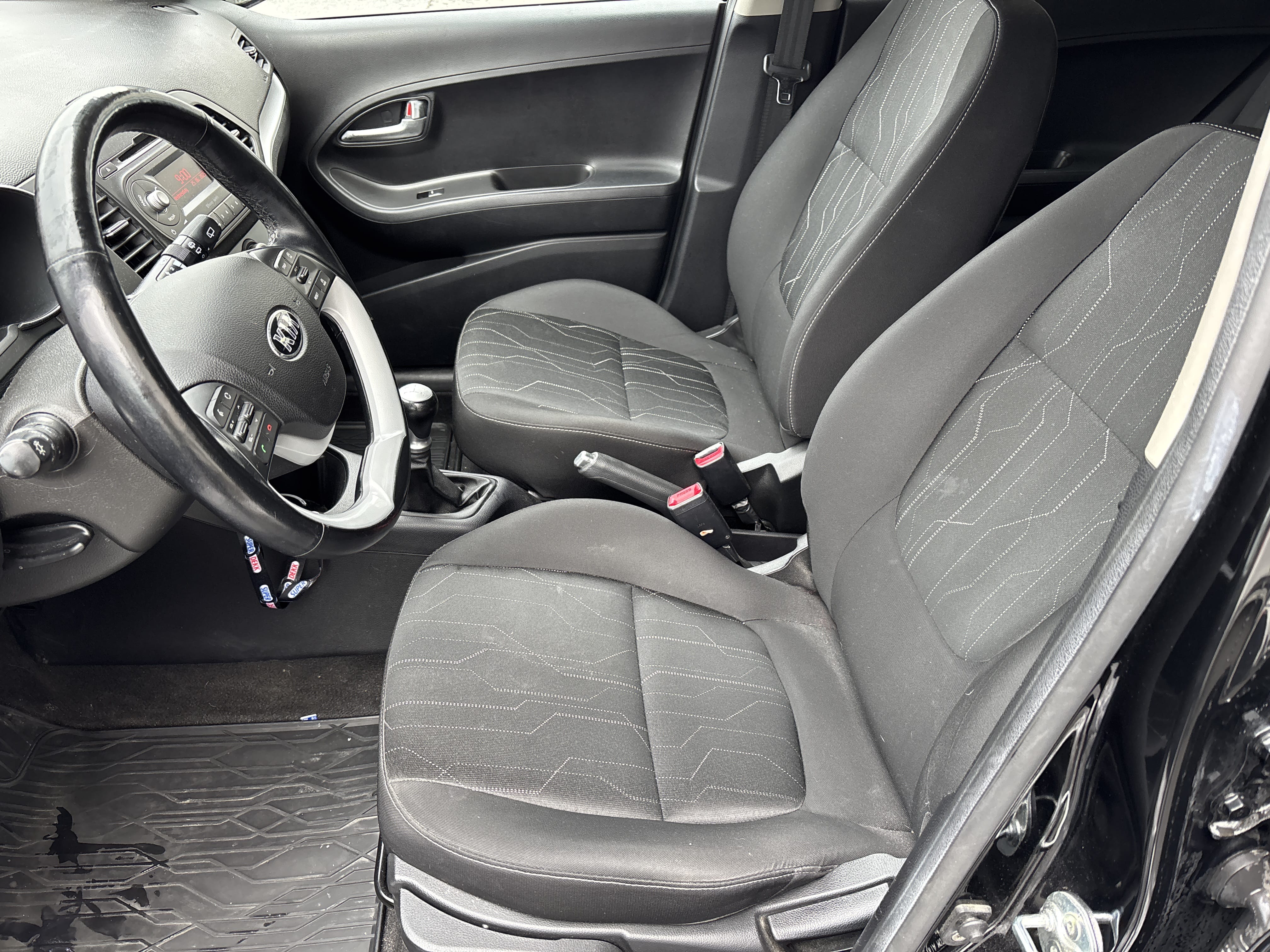 Kia Picanto 5 seter sort