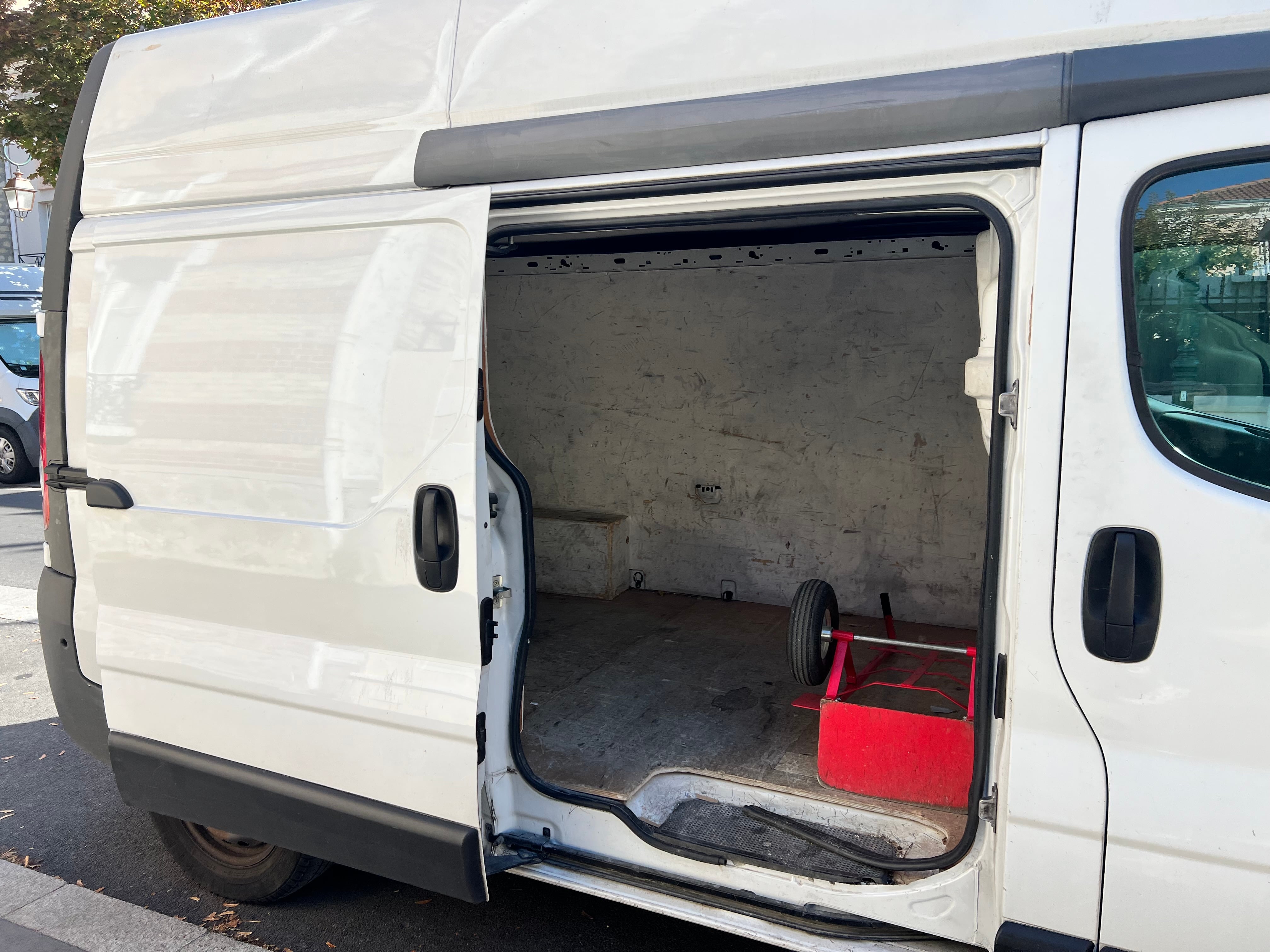 Renault Trafic DCI 9 m3 - Clim - Bluetooth - Radars - Diable