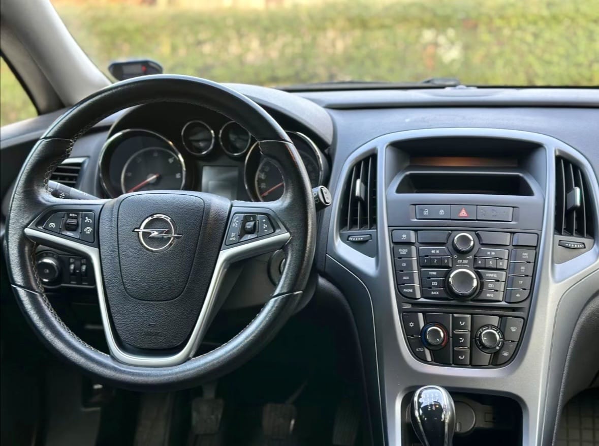 Opel Astra Sports Tourer mit Autoradio
