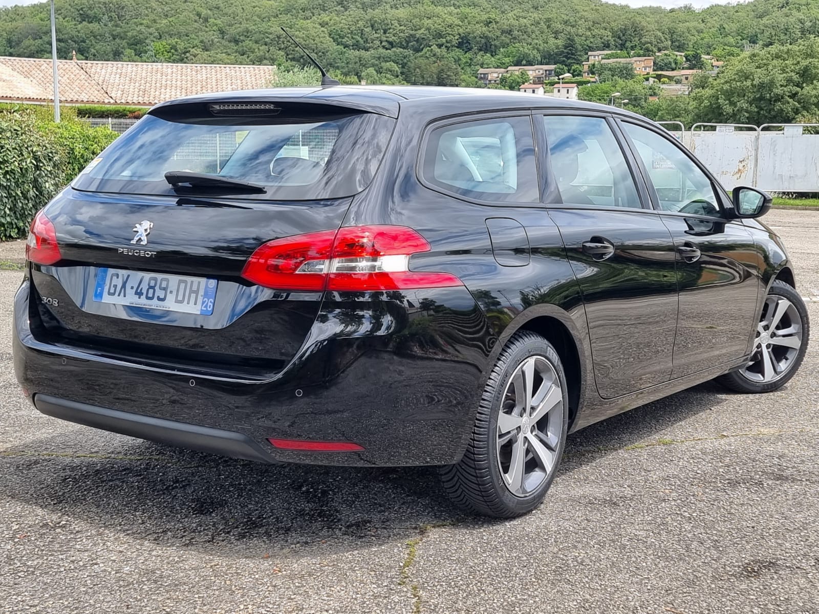 Peugeot 308 SW 1,5 hdi 130ch, proche gare Montelimar avec GPS
