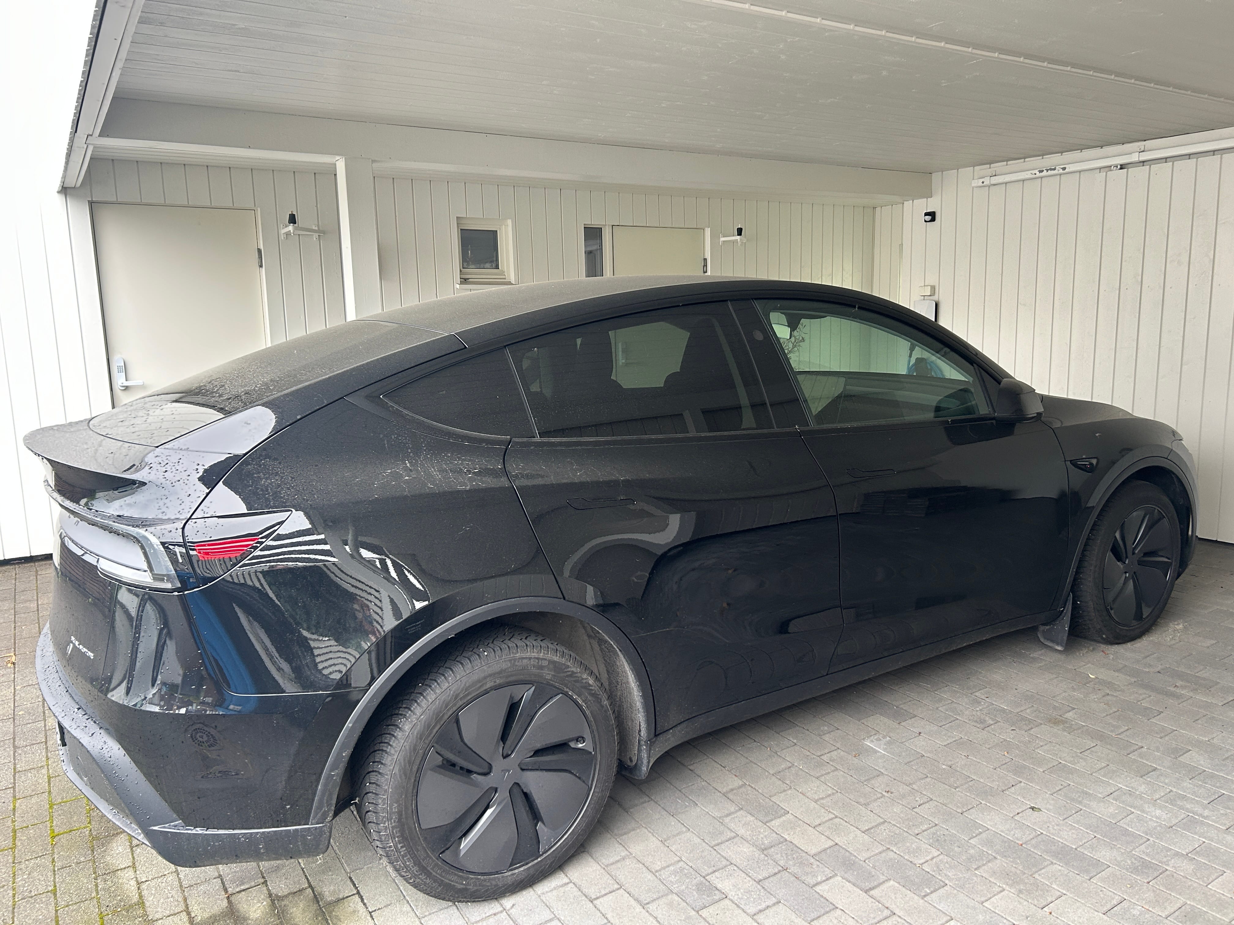 Tesla Model Y Long Range with Air conditioning