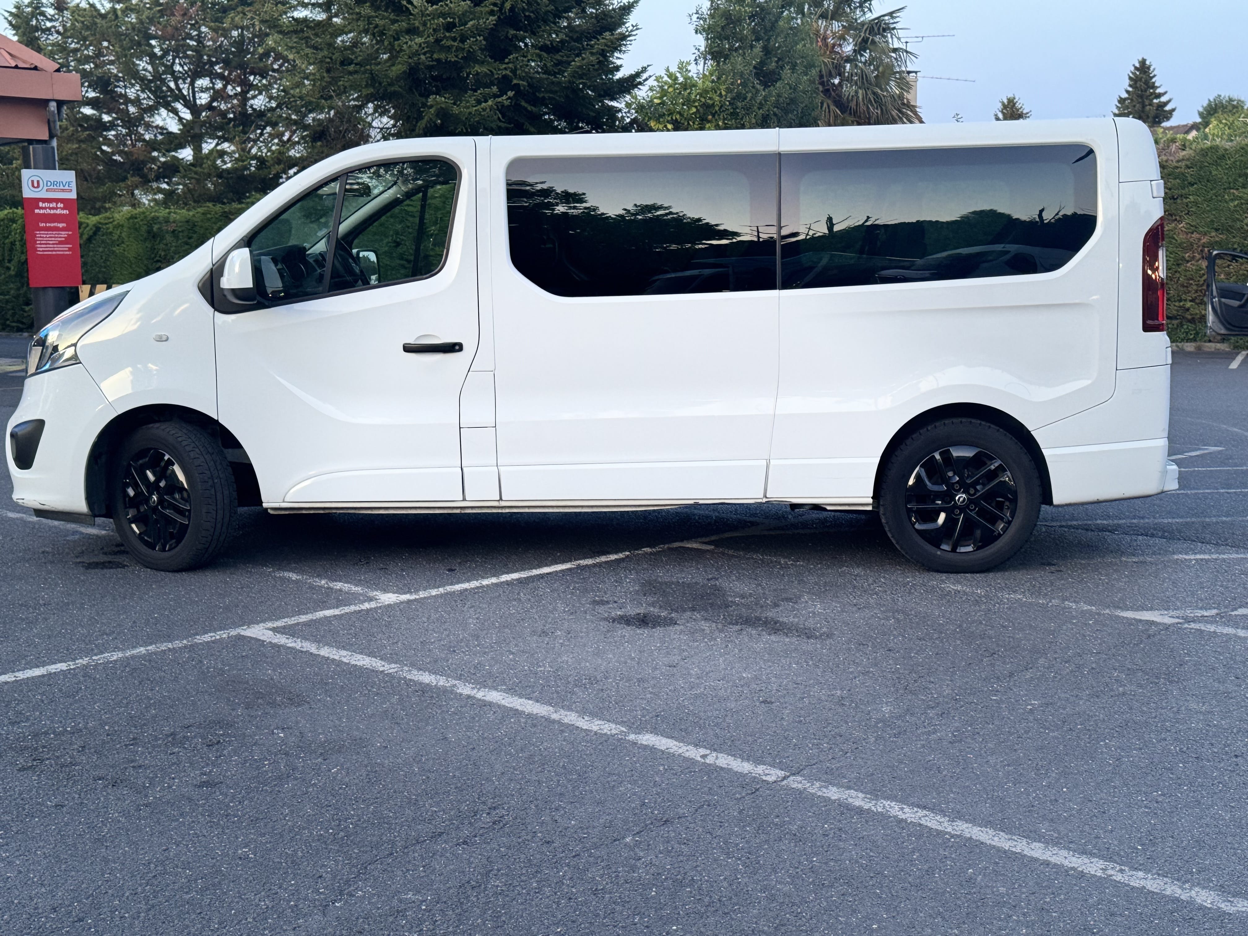 Opel Vivaro Combi avec Climatisation