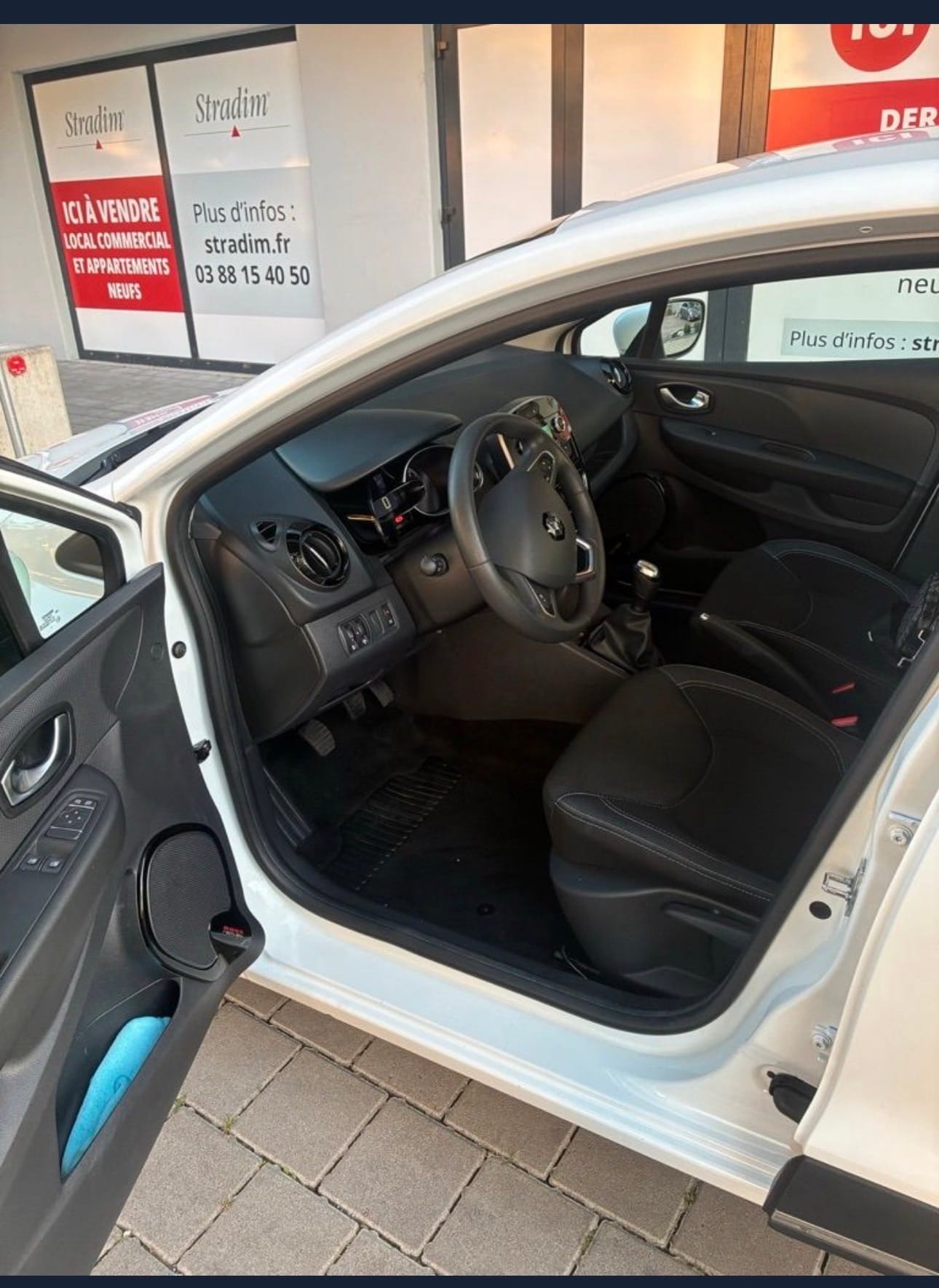 Renault Clio avec Siège bébé