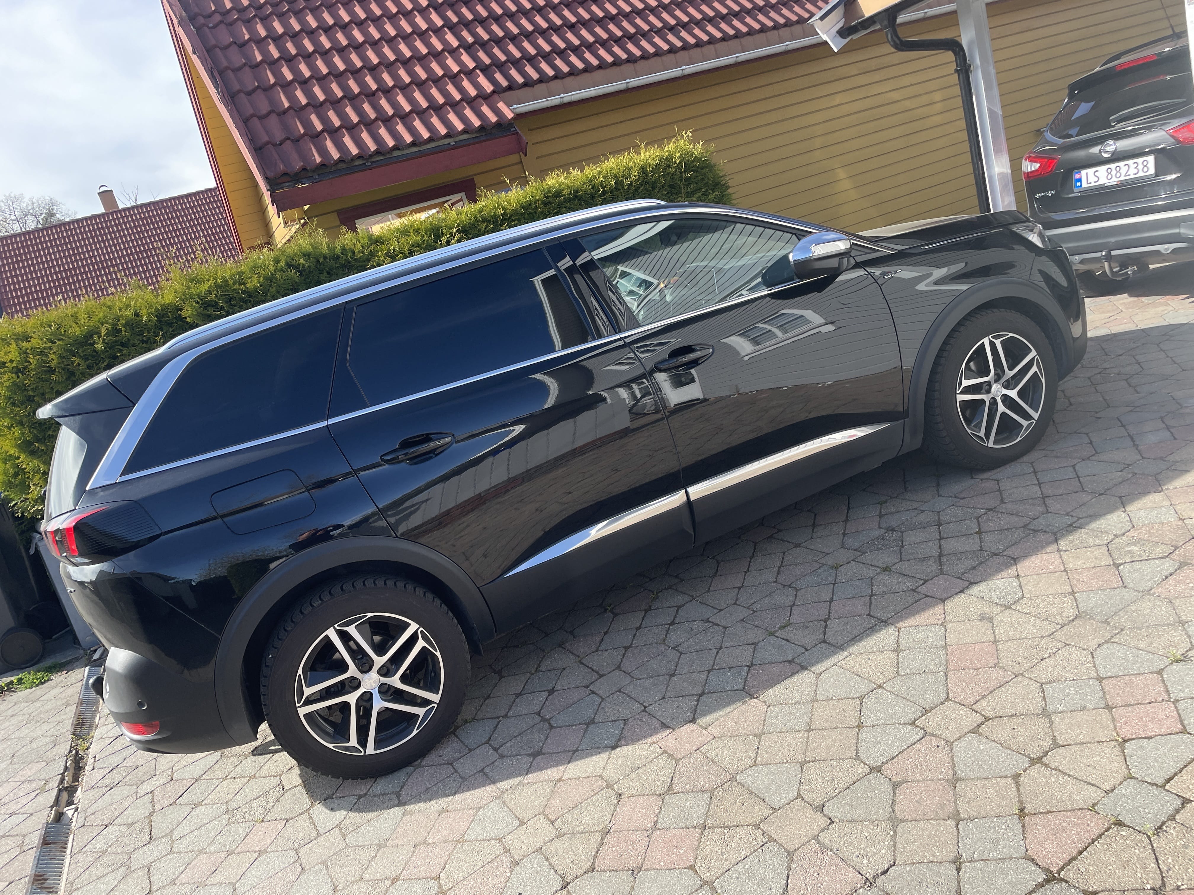 Peugeot 5008 med GPS