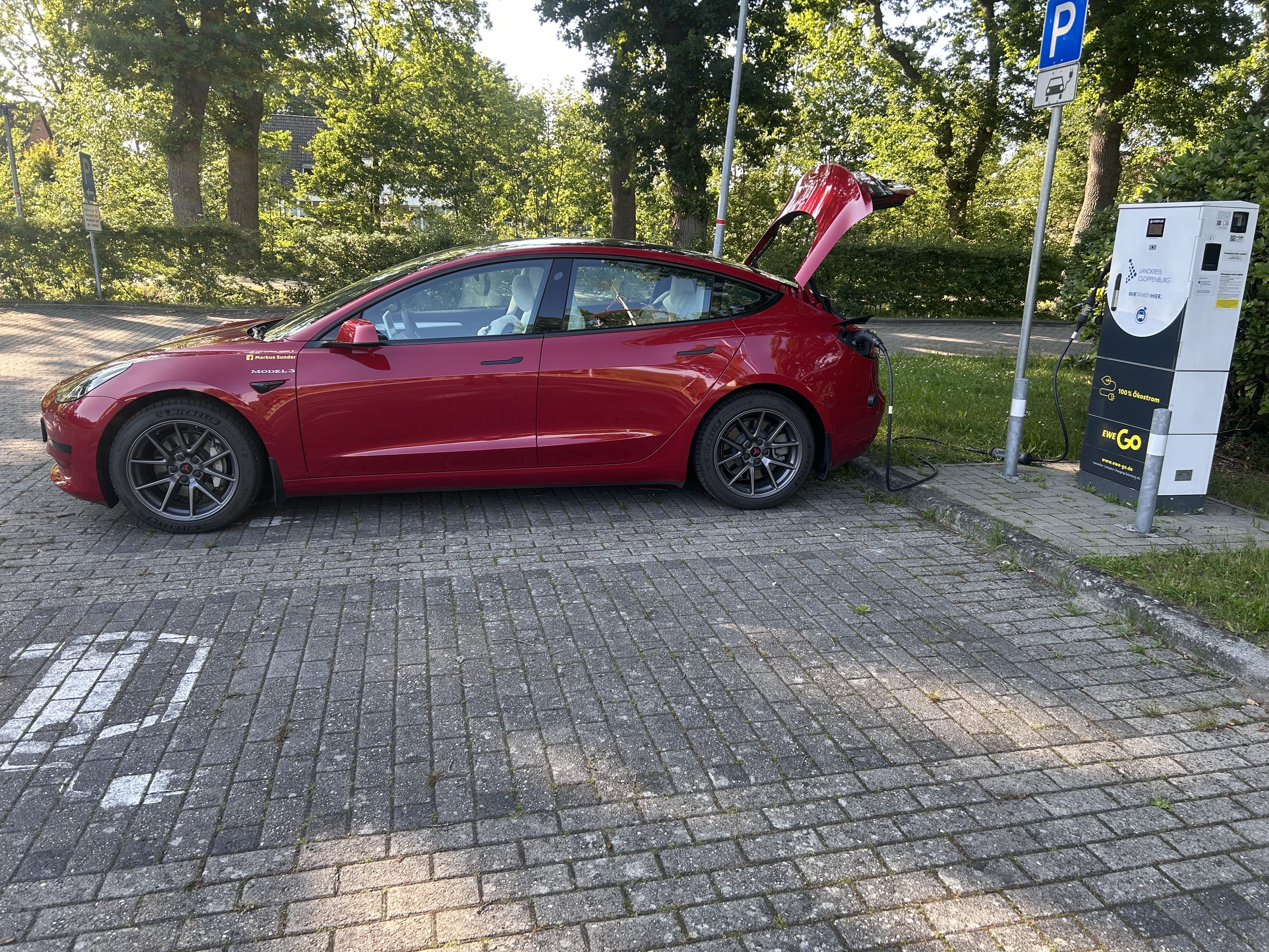 Tesla Model 3 SR+ mit Anhängerkupplung