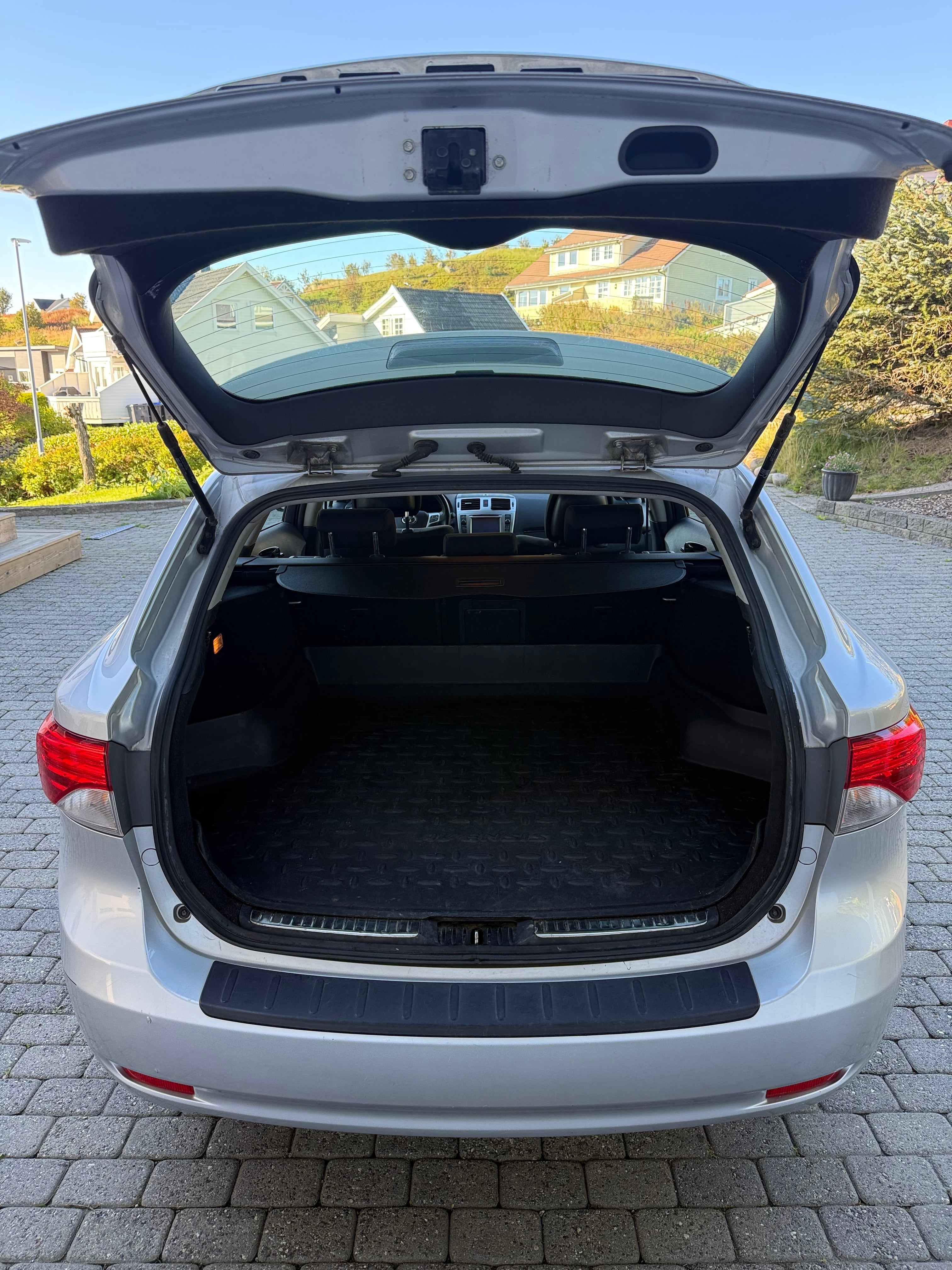 Toyota Avensis with Bluetooth audio