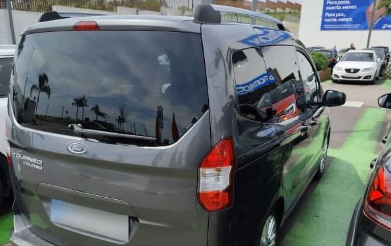 Ford Tourneo Courier con GPS