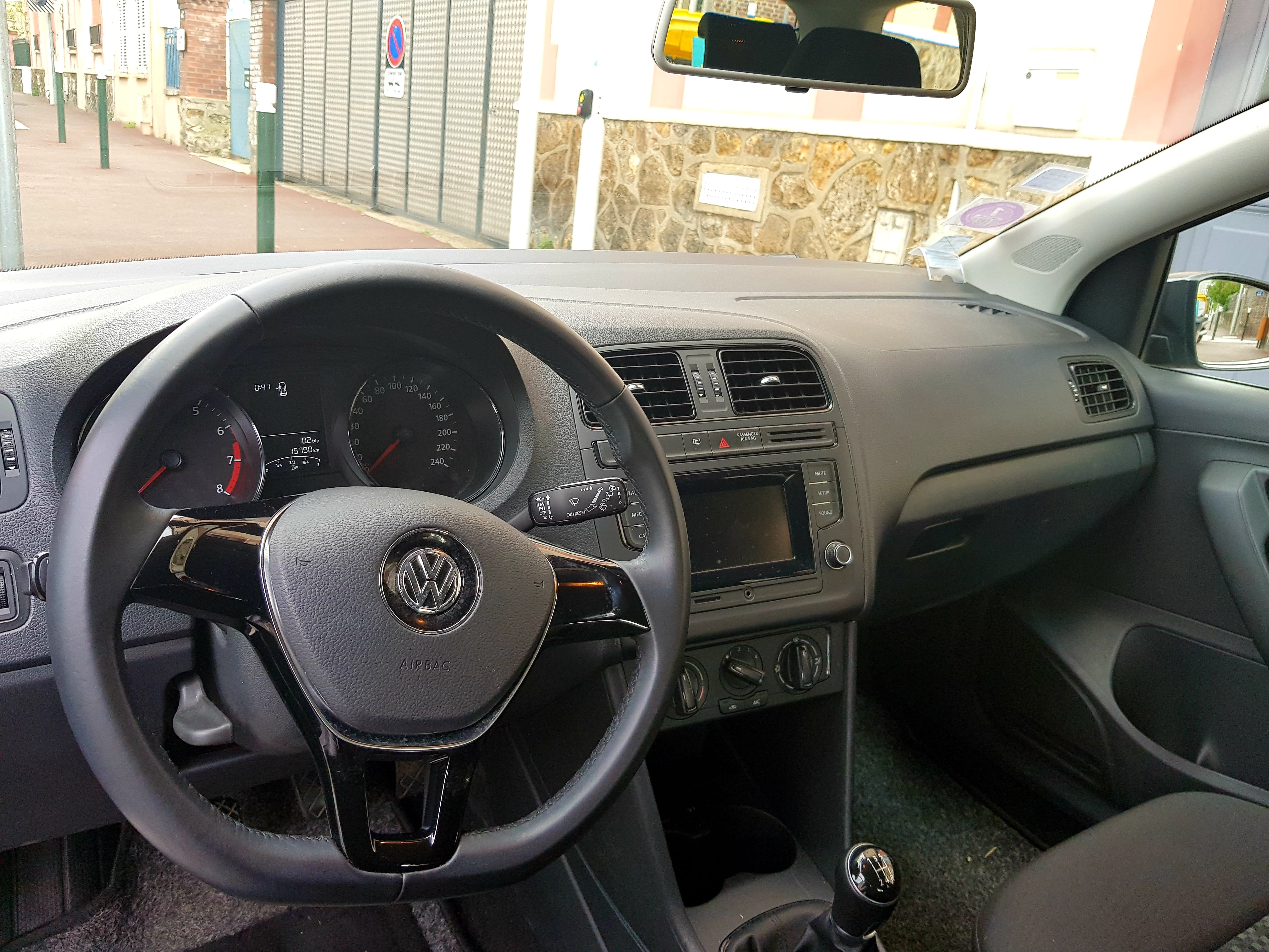 Volkswagen Polo 1.0 trendline citadine avec Entrée audio / iPod