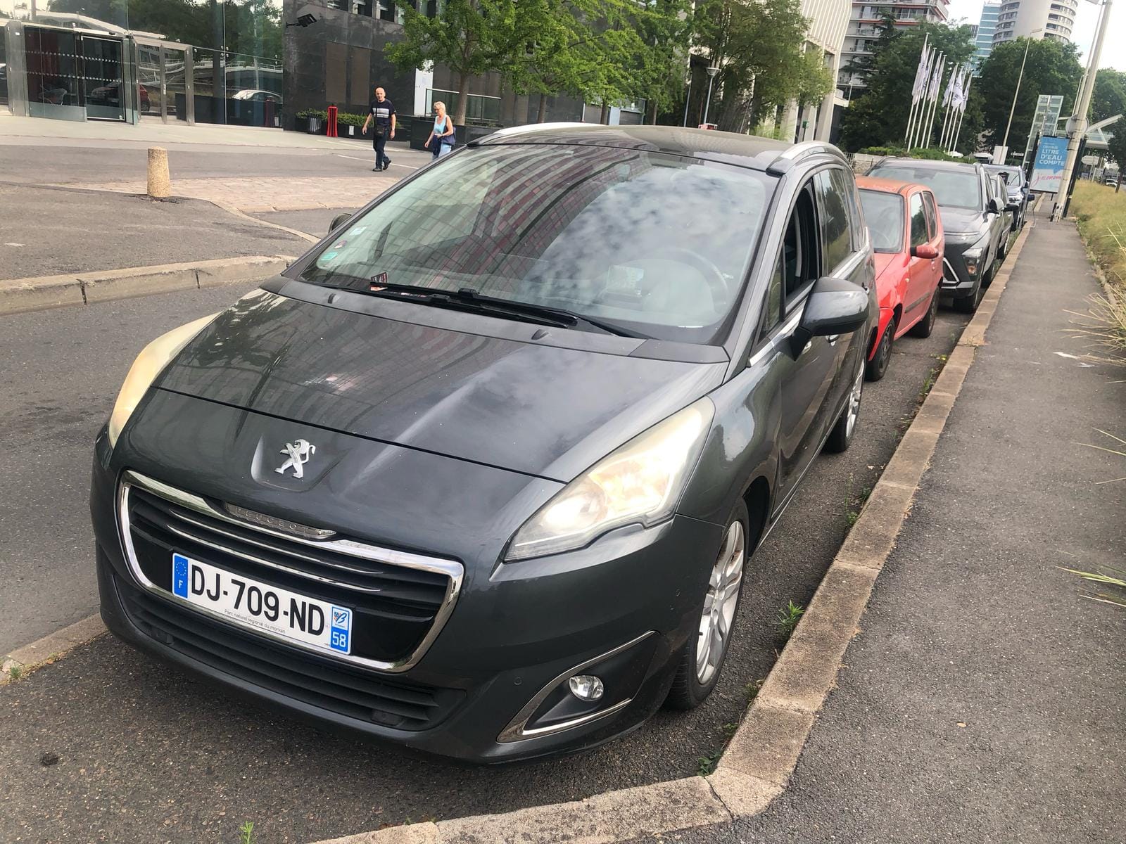 Peugeot 5008 avec GPS