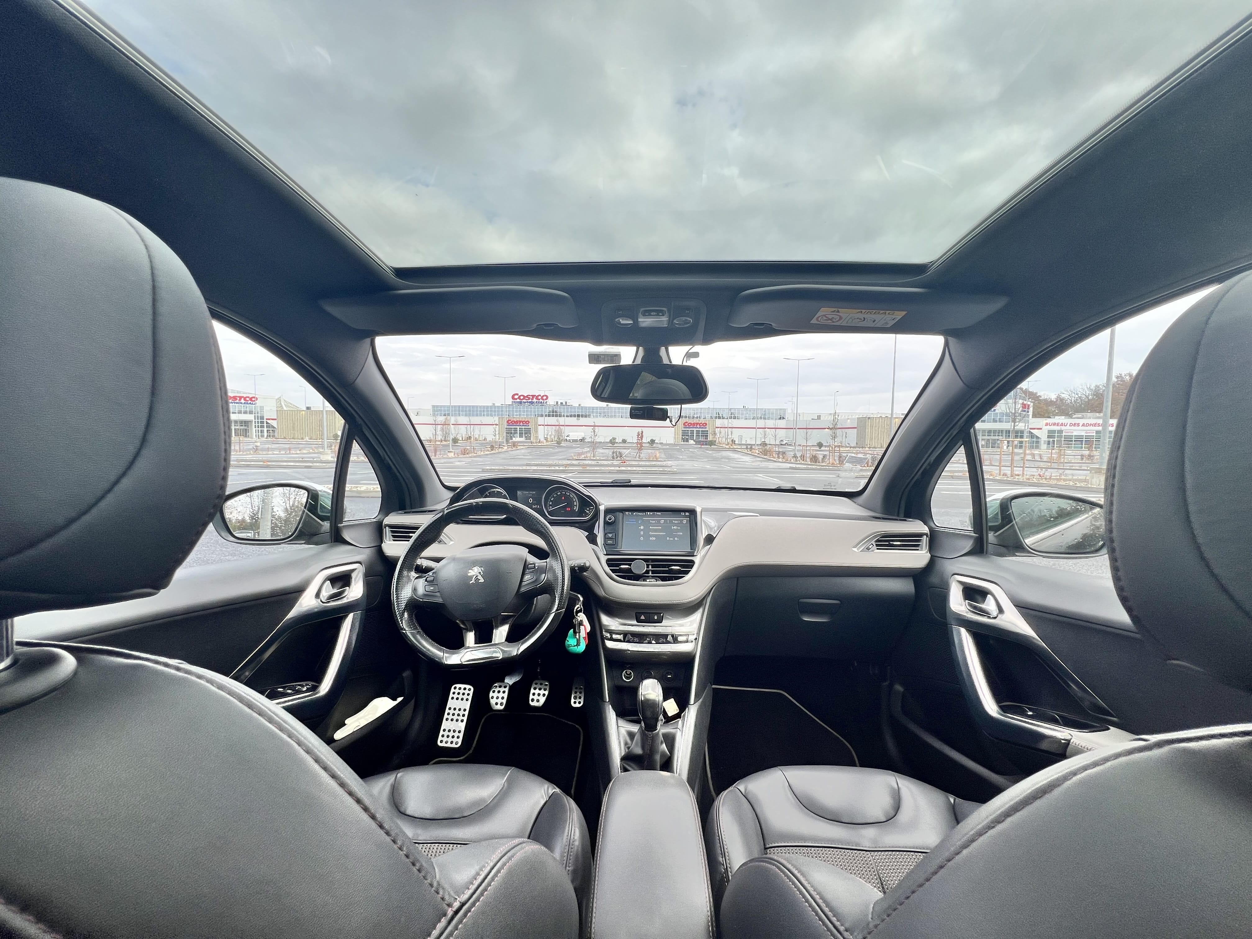 Peugeot 208 avec GPS