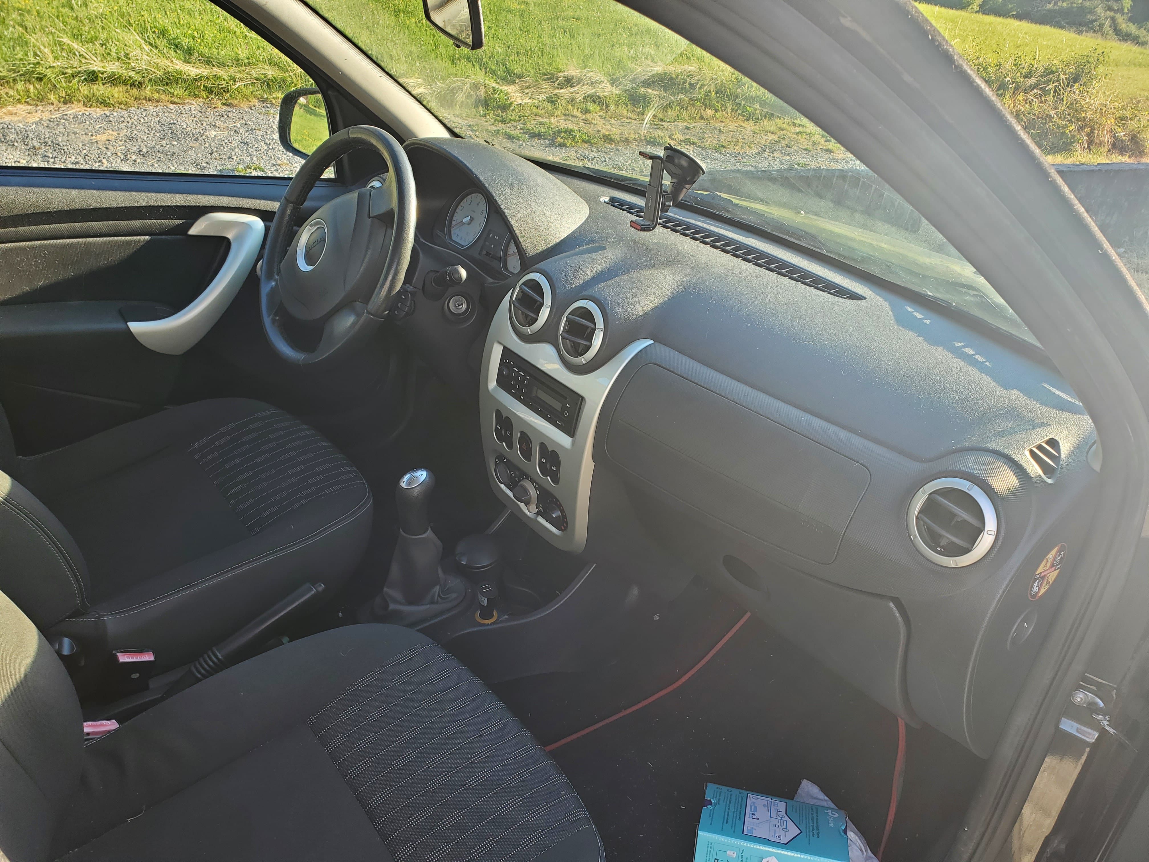Dacia Sandero 1.2 75cv avec Pneus neige