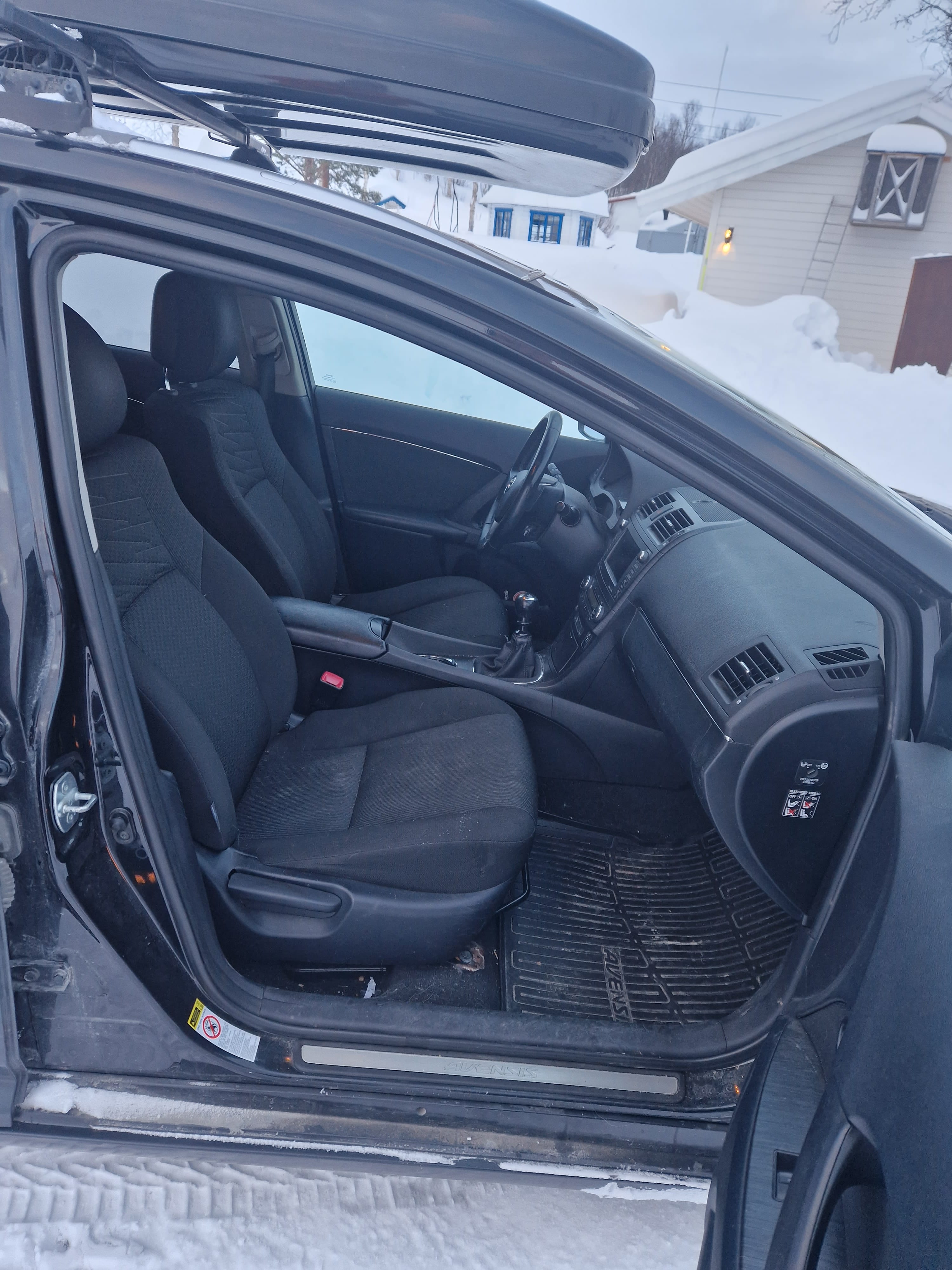Toyota Avensis med Skiboks