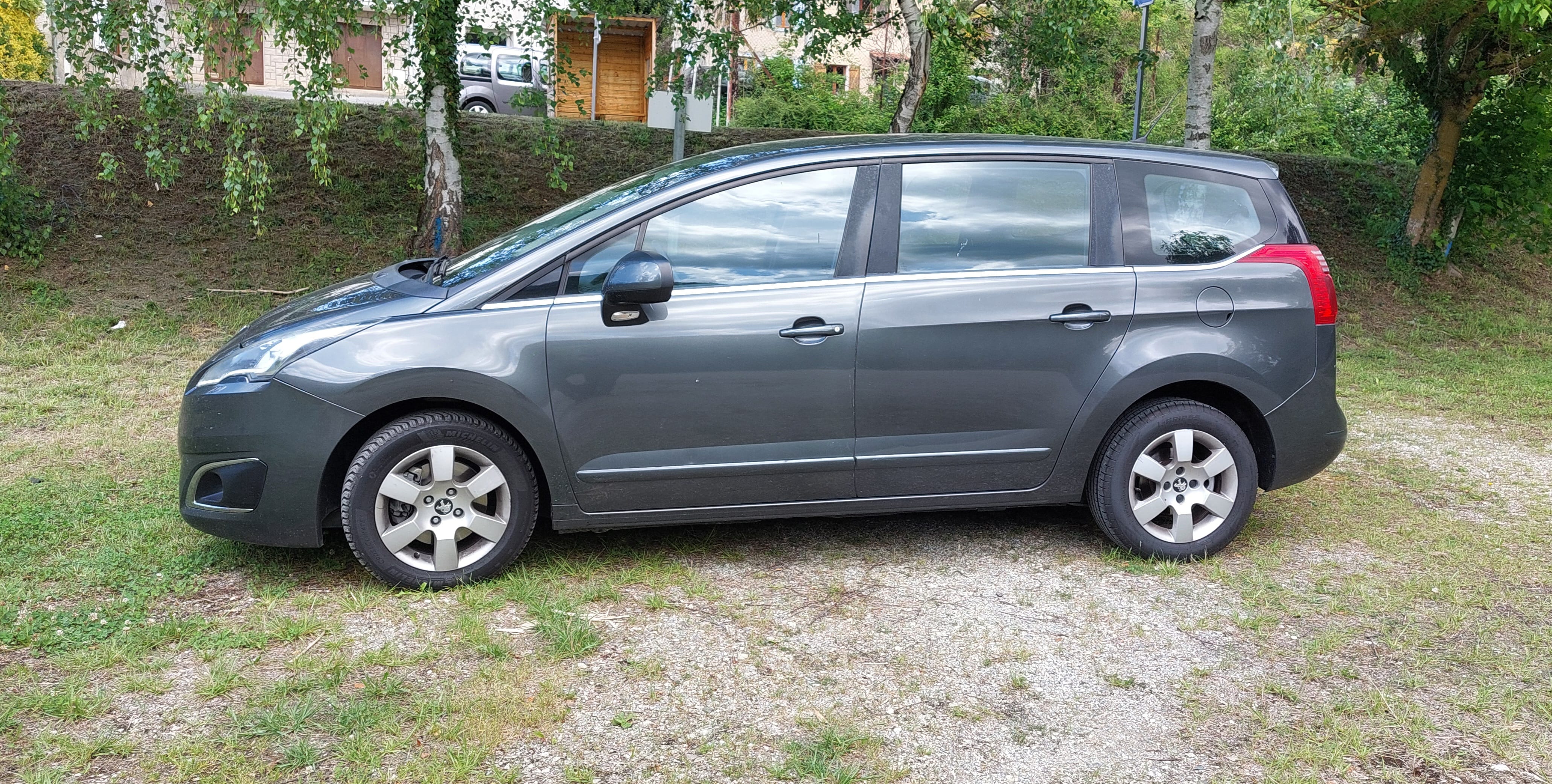 Peugeot 5008 7 places Économique avec Climatisation