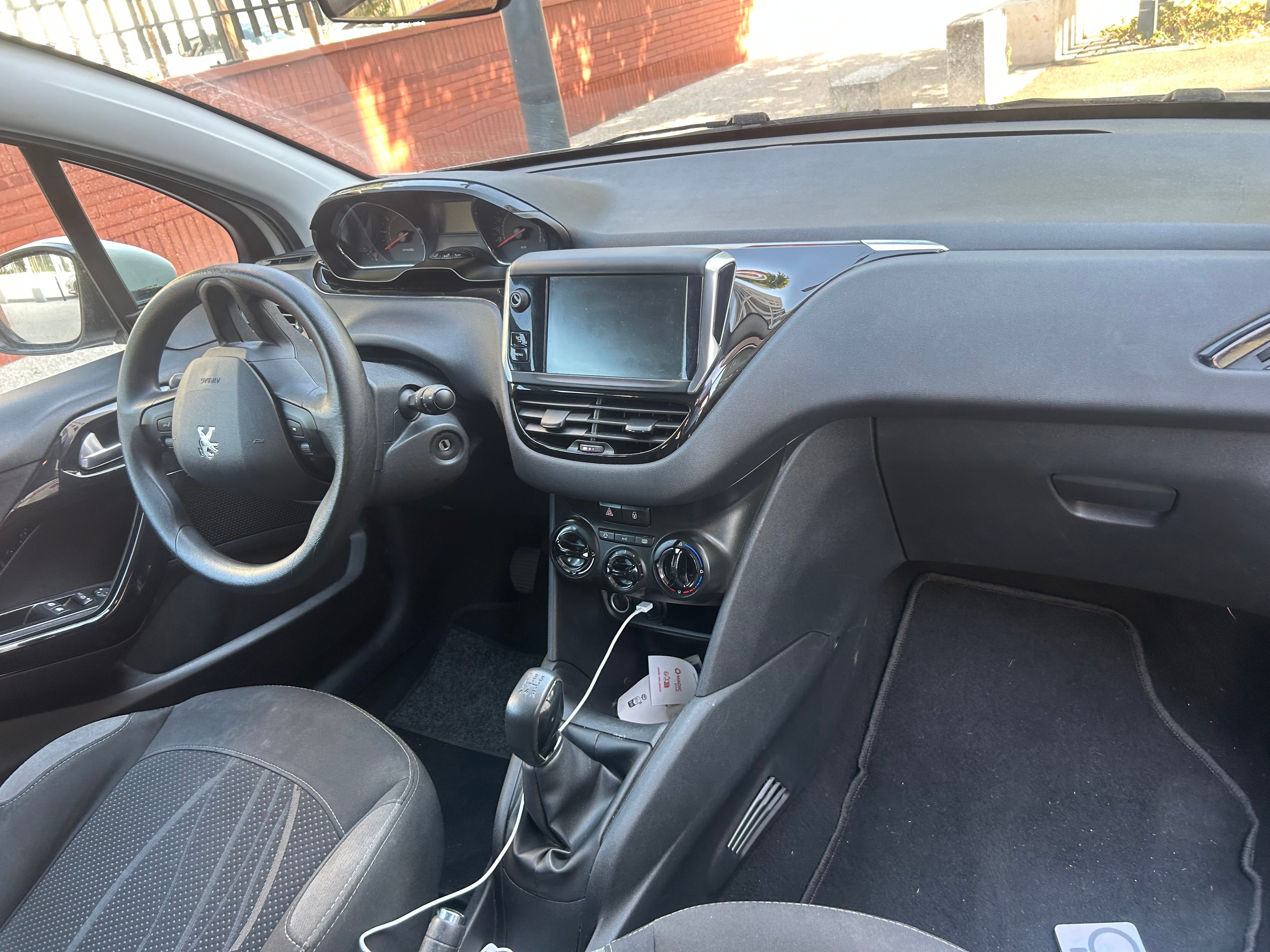 Peugeot 208 avec GPS