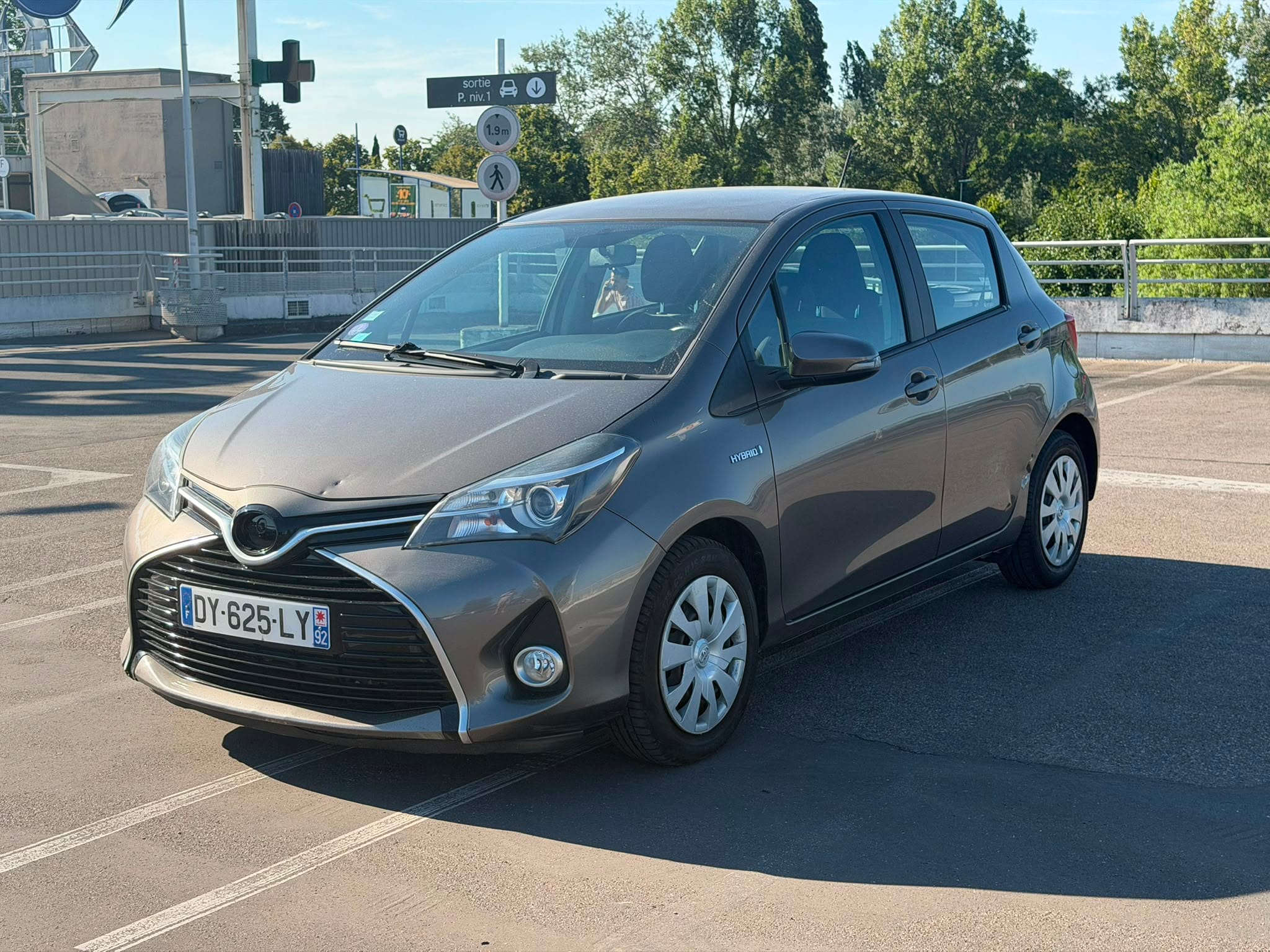 Toyota Yaris Très faible consommation, 2015, Essence 95 / Électrique (hybride), automatique