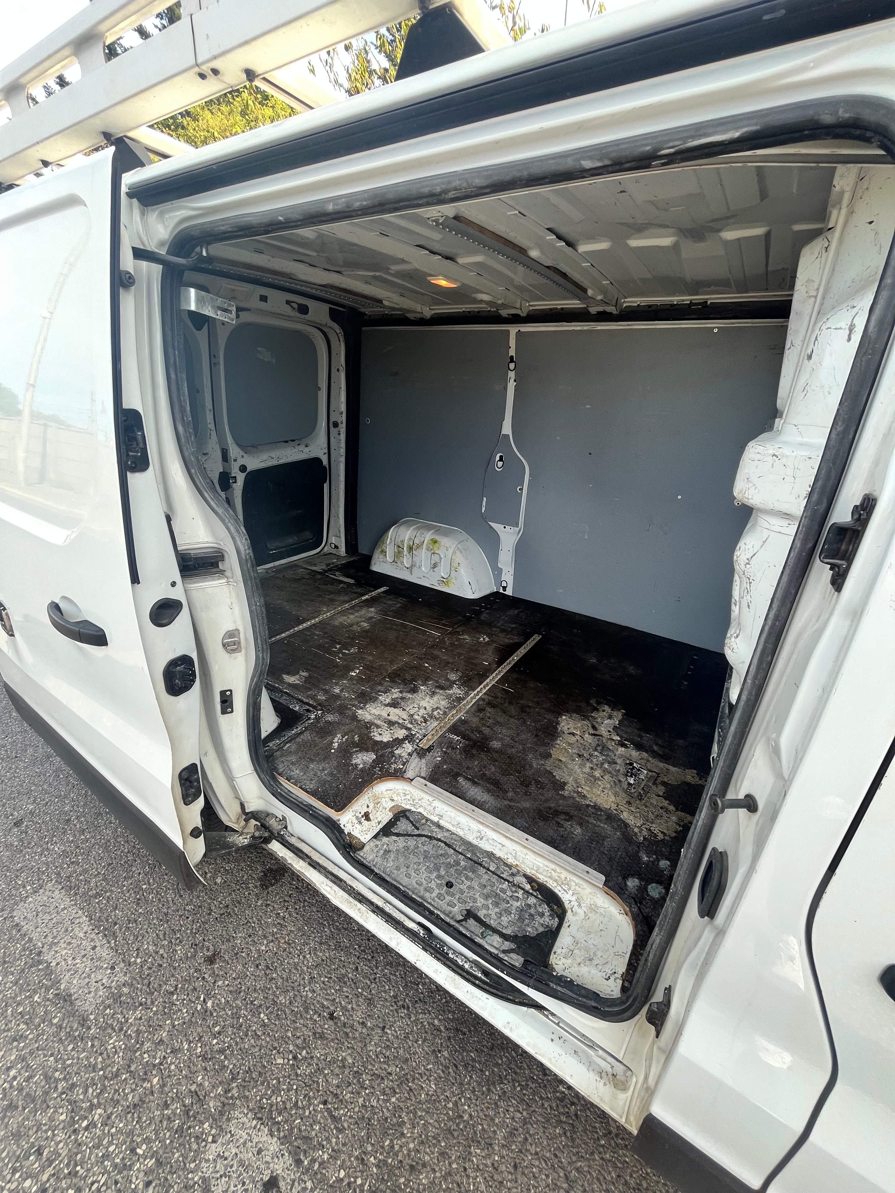 Renault Trafic avec Coffre de toit