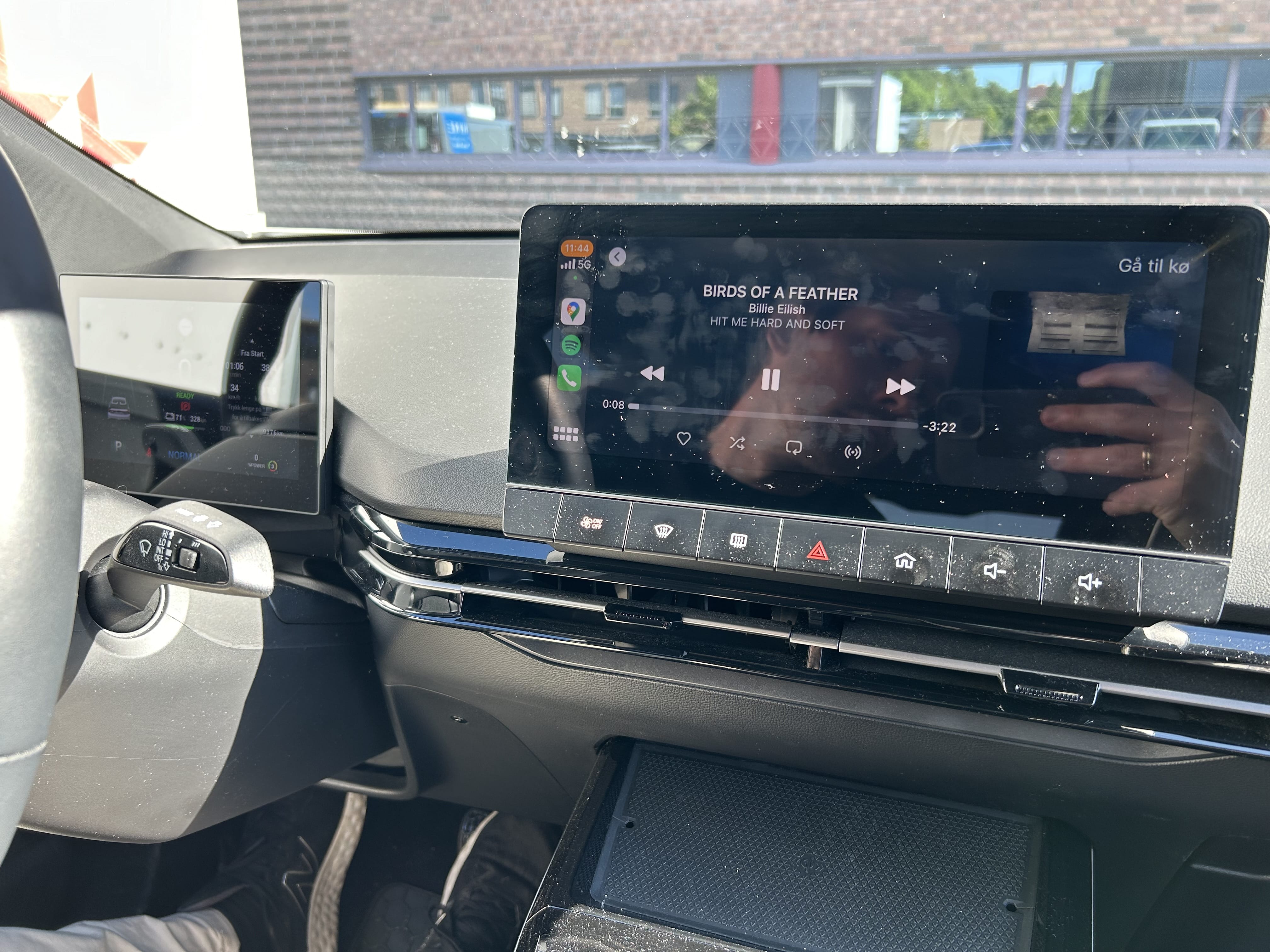 MG MG4 Luxury – 435 km rekkevidde – Masse utstyr med GPS