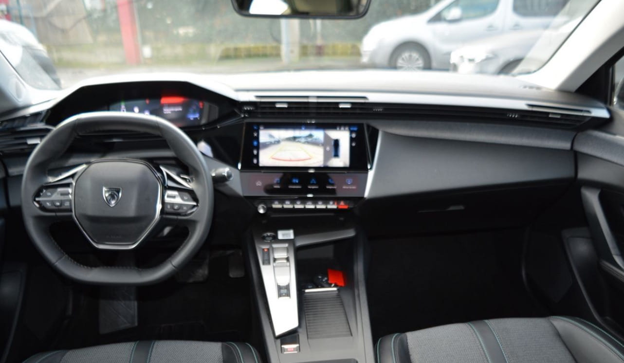 Peugeot 408 avec GPS