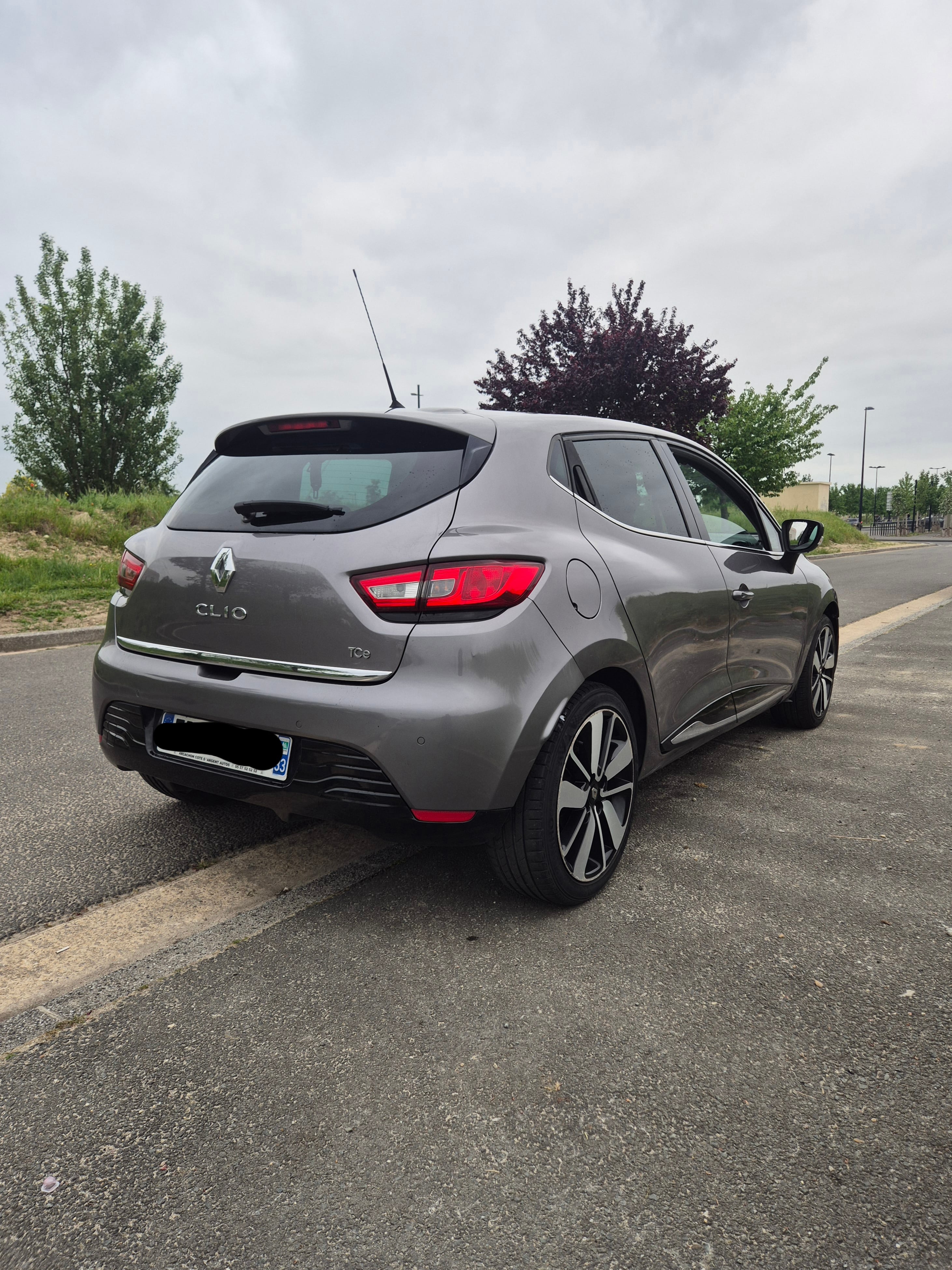 Renault Clio avec Siège bébé