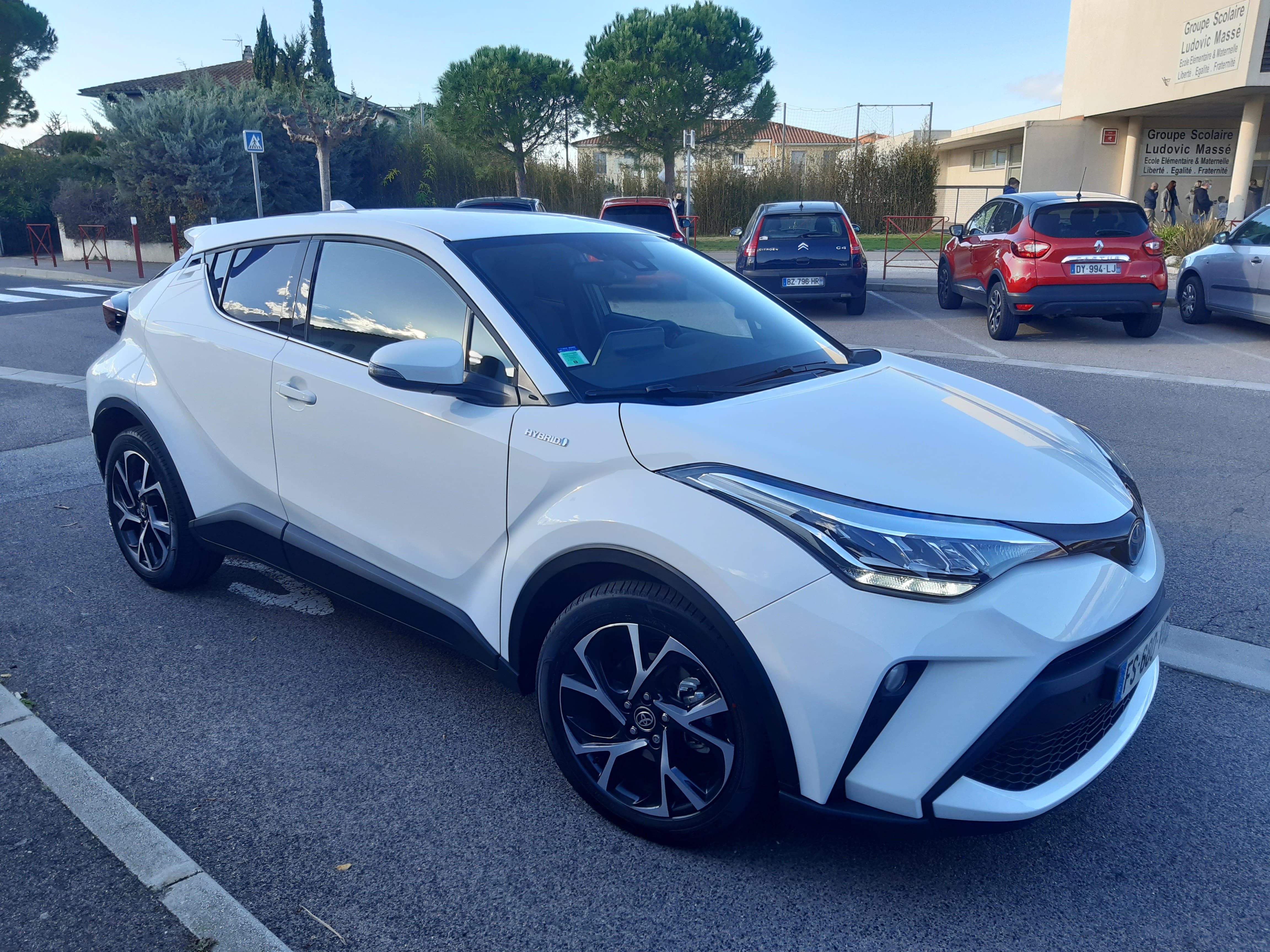Toyota C-HR 1.6 Hybride, 2020, Essence 95 / Électrique (hybride), automatique