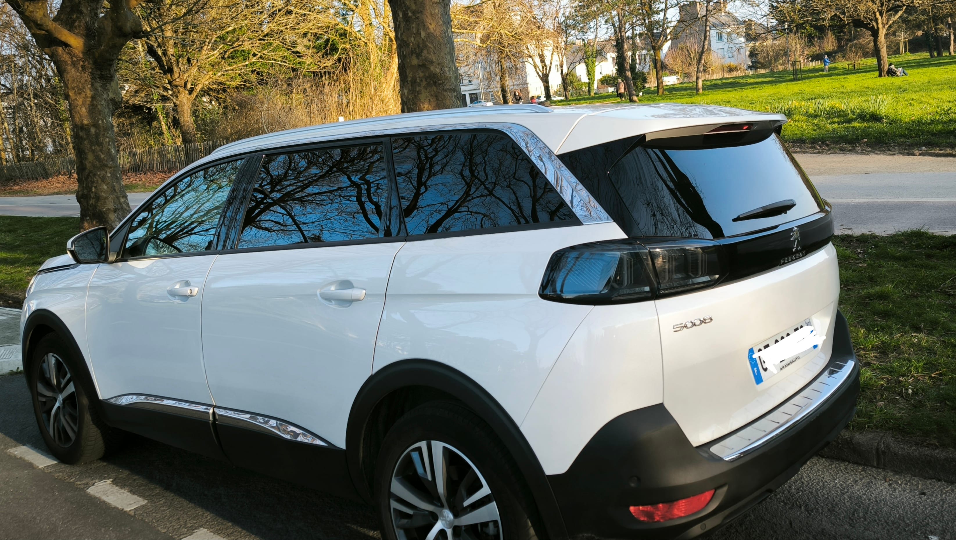Peugeot 5008 avec GPS