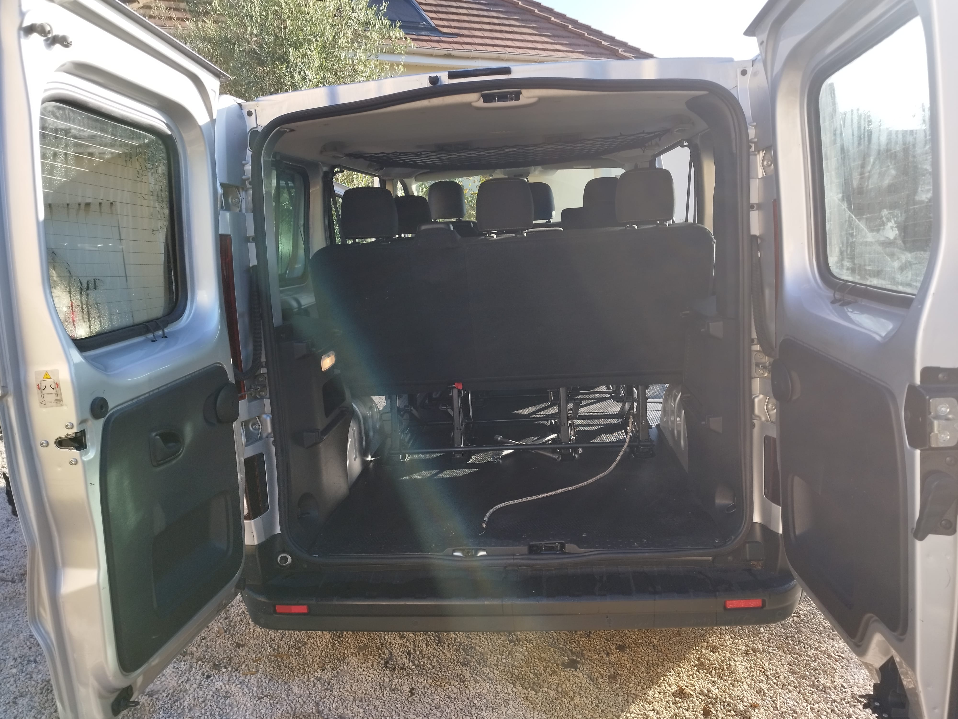 Nissan NV300 Minibus avec Pneus neige