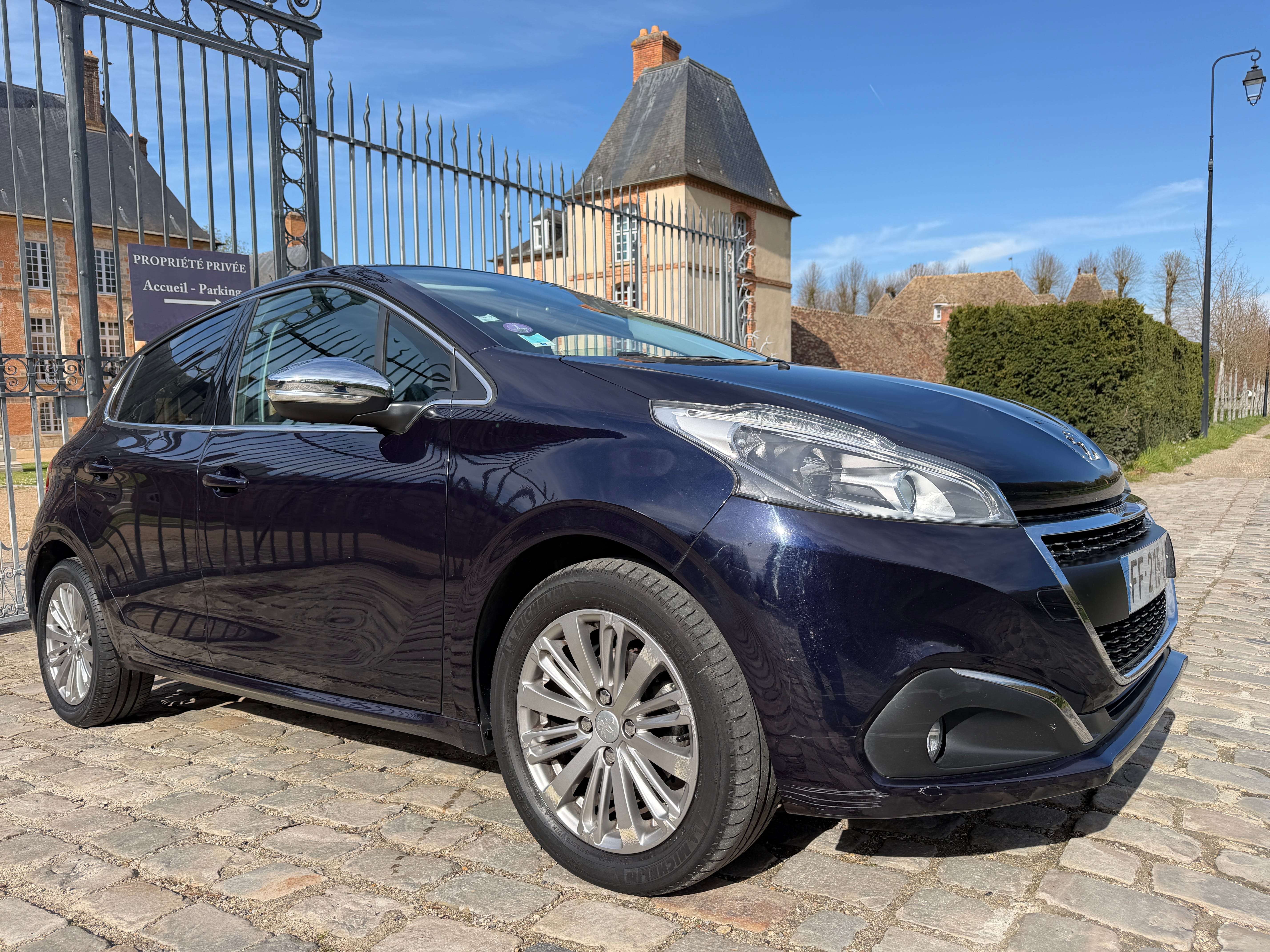 Peugeot 208 avec GPS