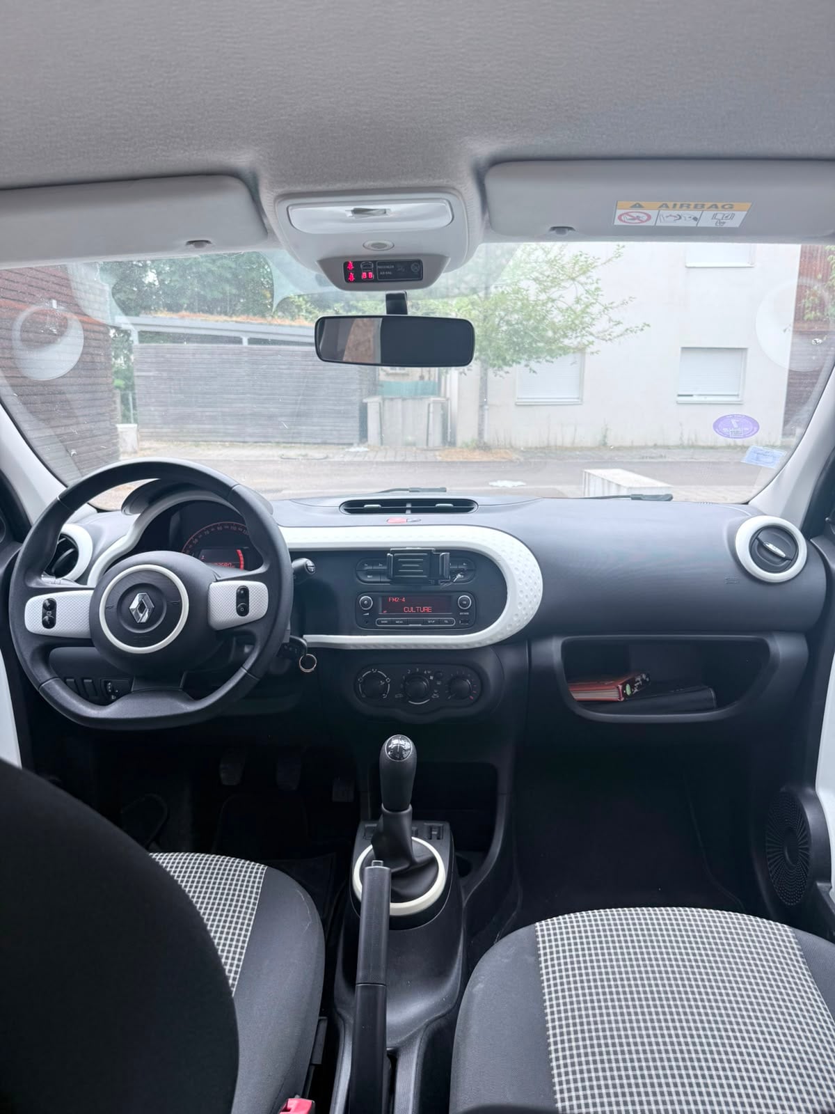 Renault Twingo III avec Entrée audio / iPod