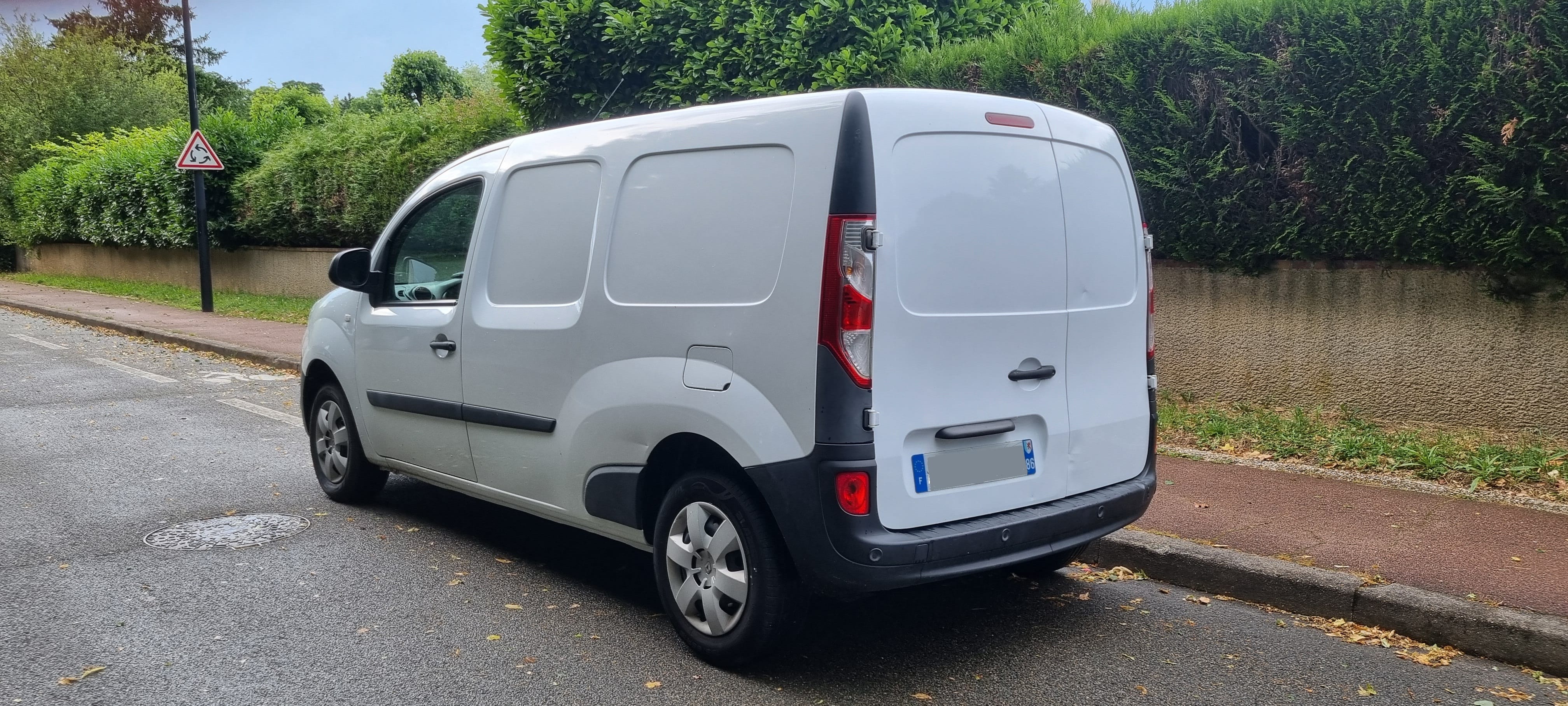 Renault Kangoo Fourgon 1,5 DCI 90 chevaux avec Entrée audio / iPod