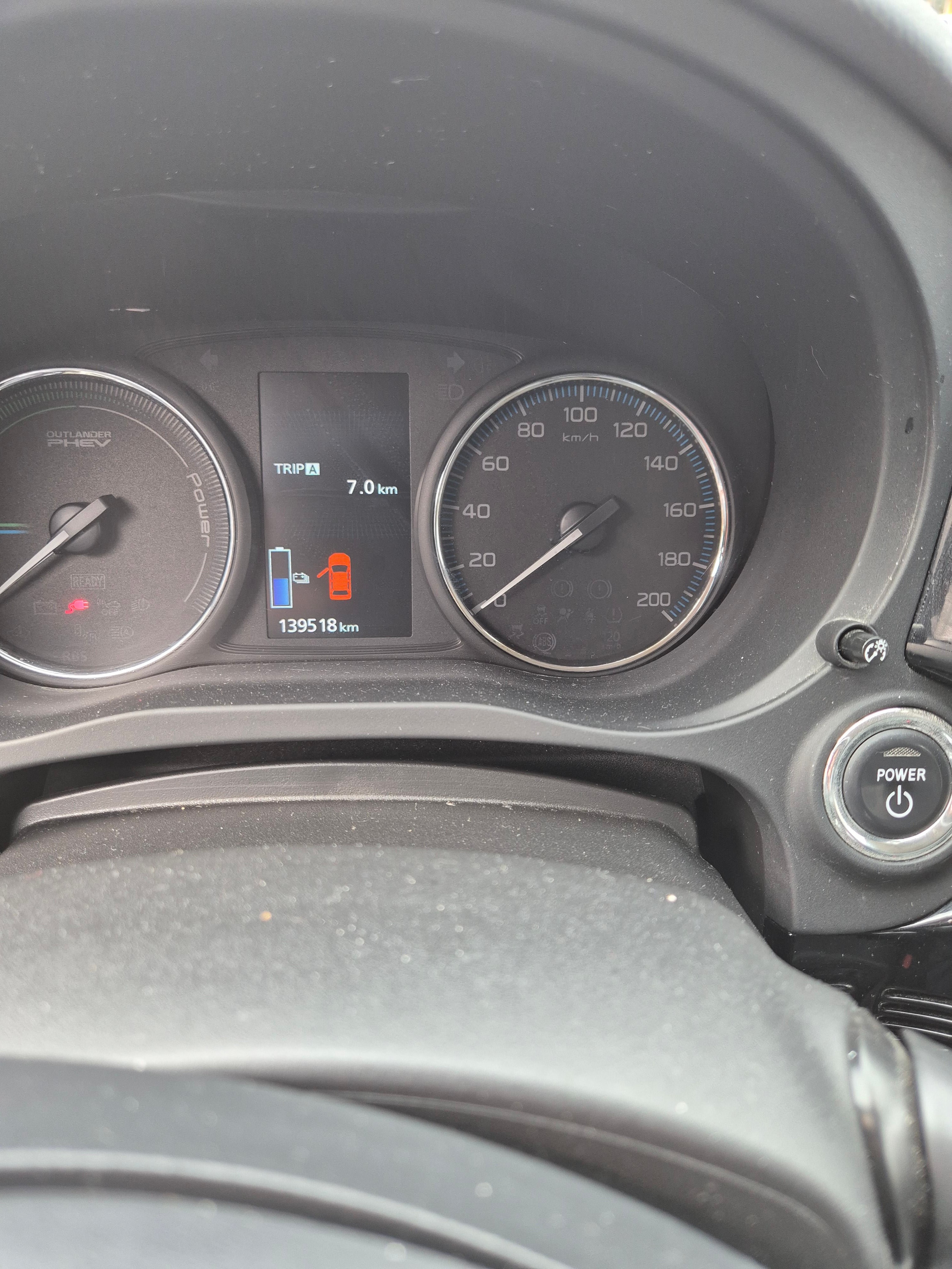 Mitsubishi Outlander Hybrid med Bluetooth audio