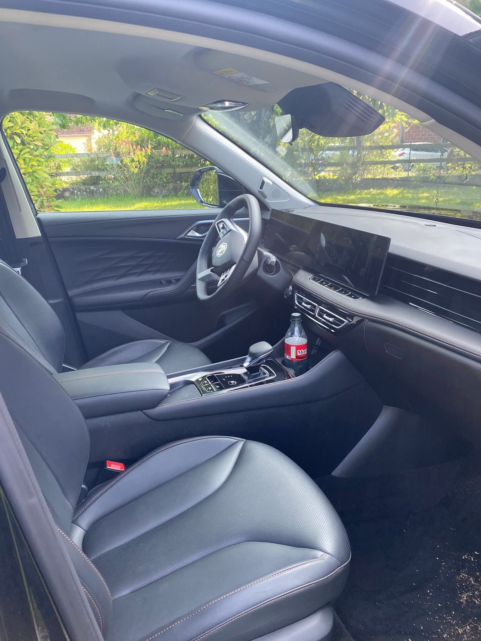 MG HS PHEV VERSION 2025 LUXURY BLACK avec Audio Bluetooth