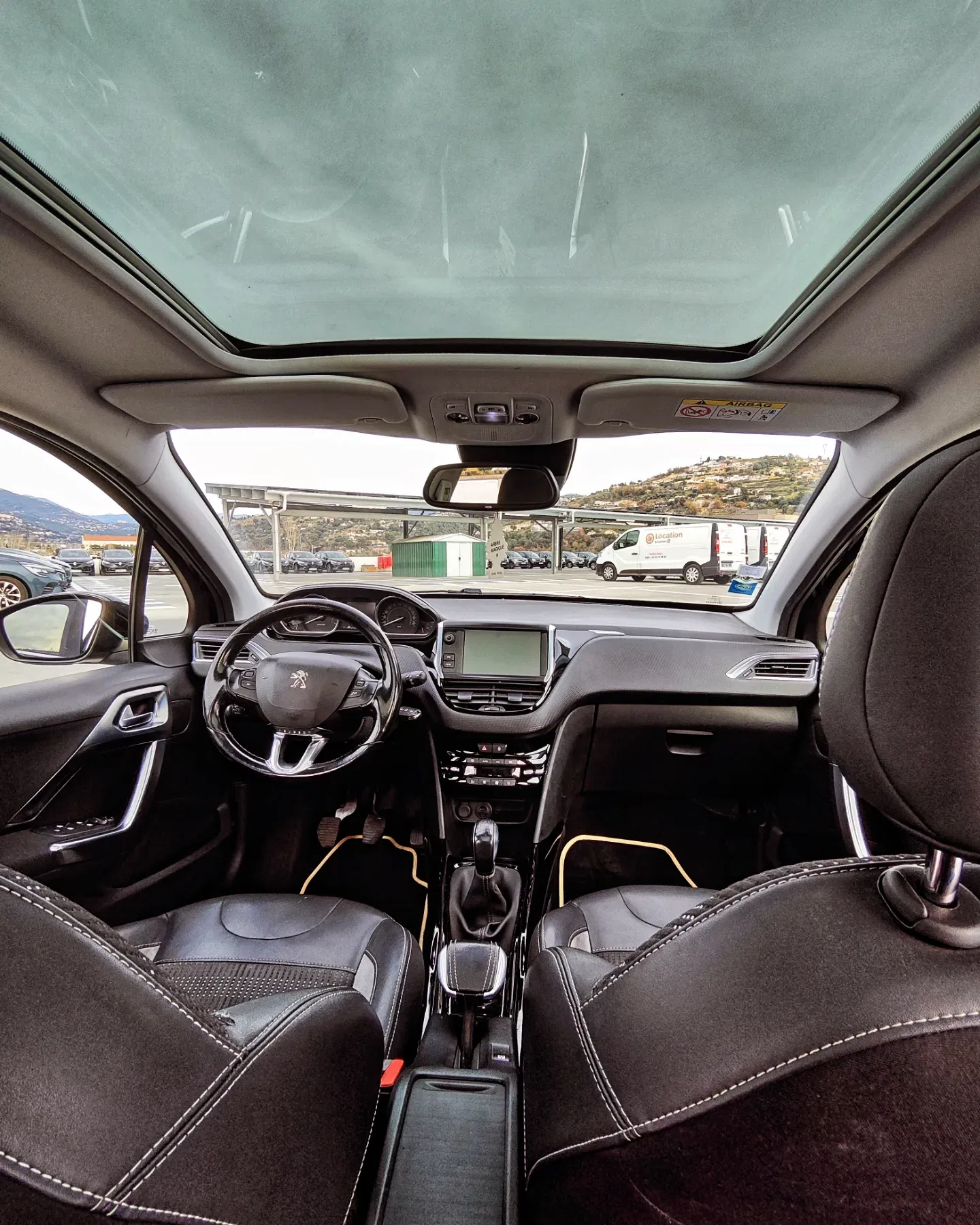 Peugeot 2008 Peugeot 2008 1.2 110cv Allure Toit Panoramique avec Audio Bluetooth