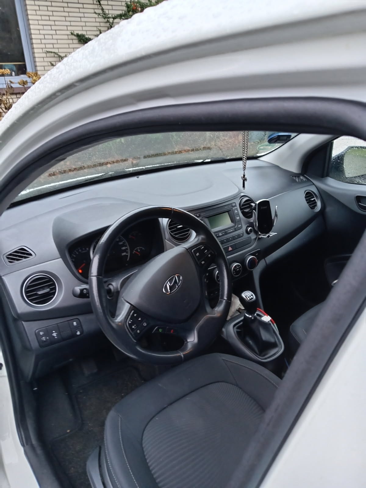 Hyundai i10 mit Kindersitz