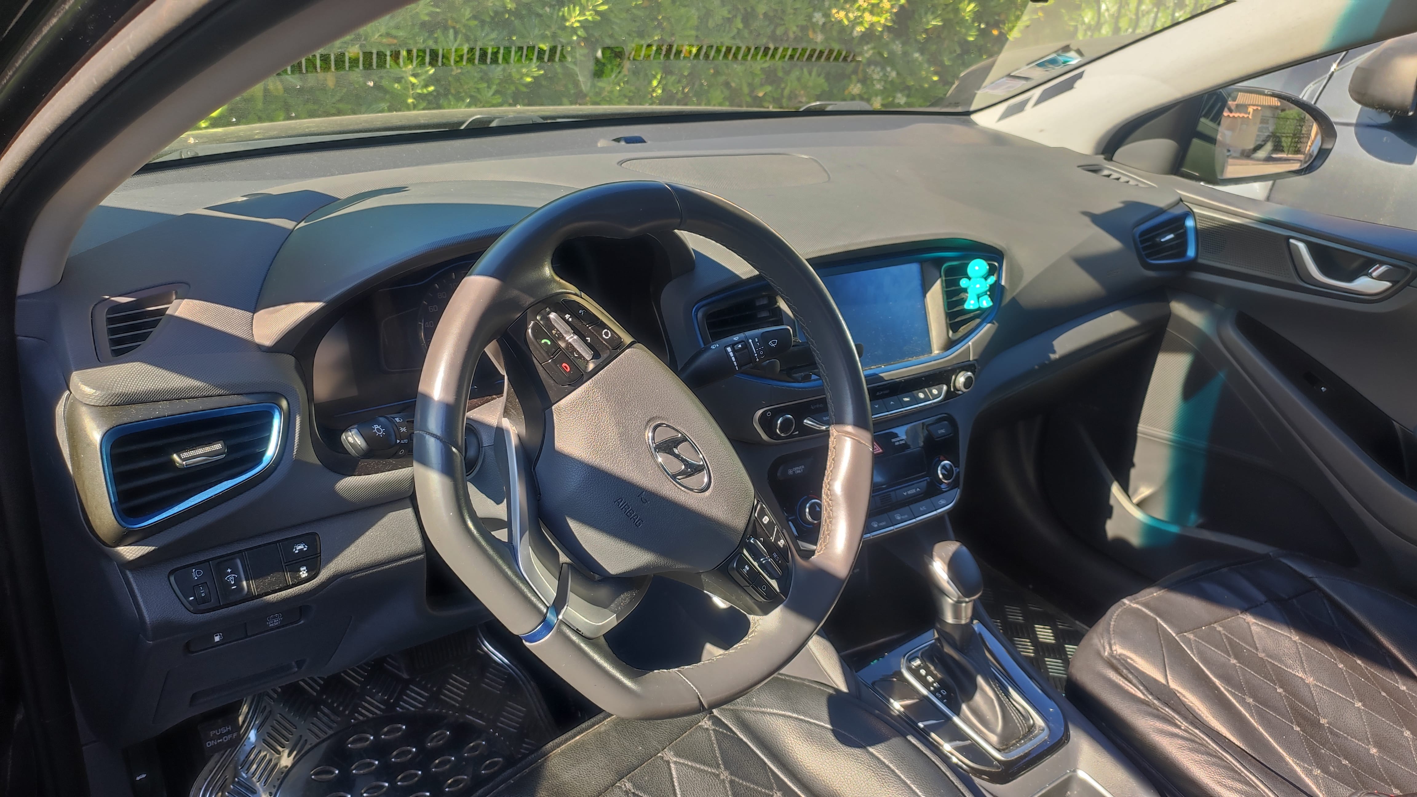 Hyundai Ioniq avec GPS