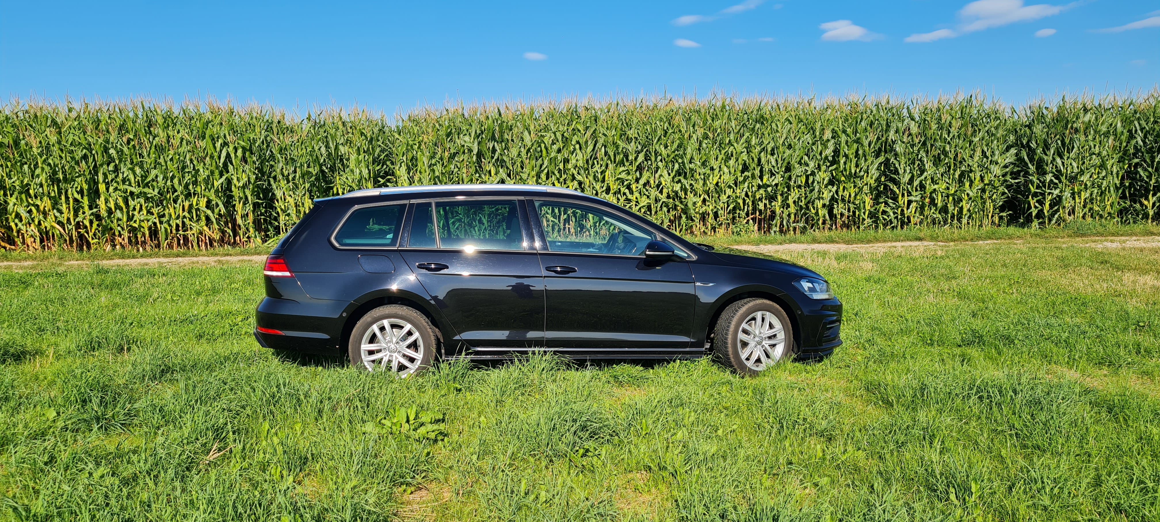 Volkswagen Golf 2.0 TDI DSG R-Line with Air conditioning