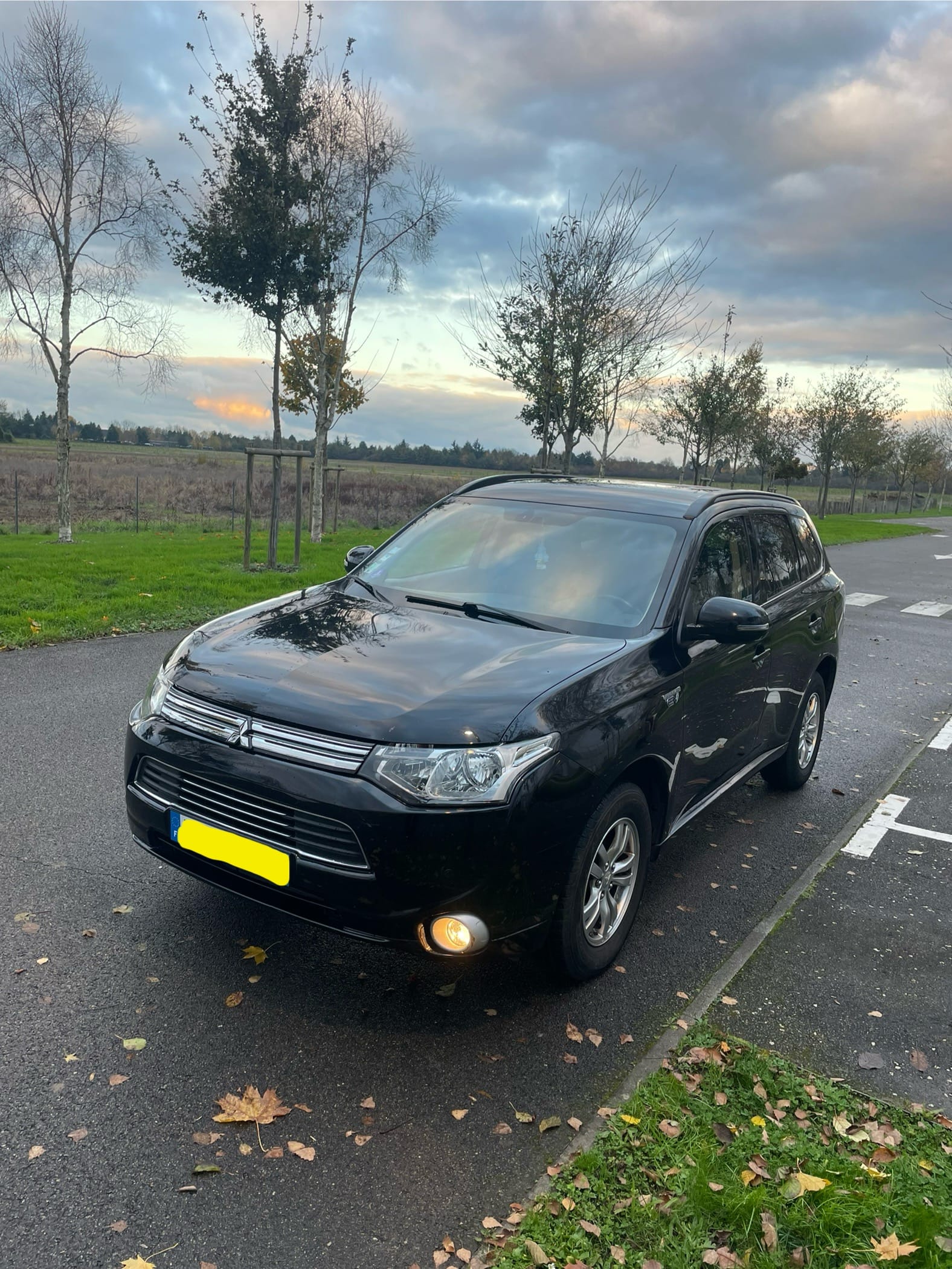 Mitsubishi Outlander PHEV SE, 2014, Essence 95 / Électrique (hybride), automatique
