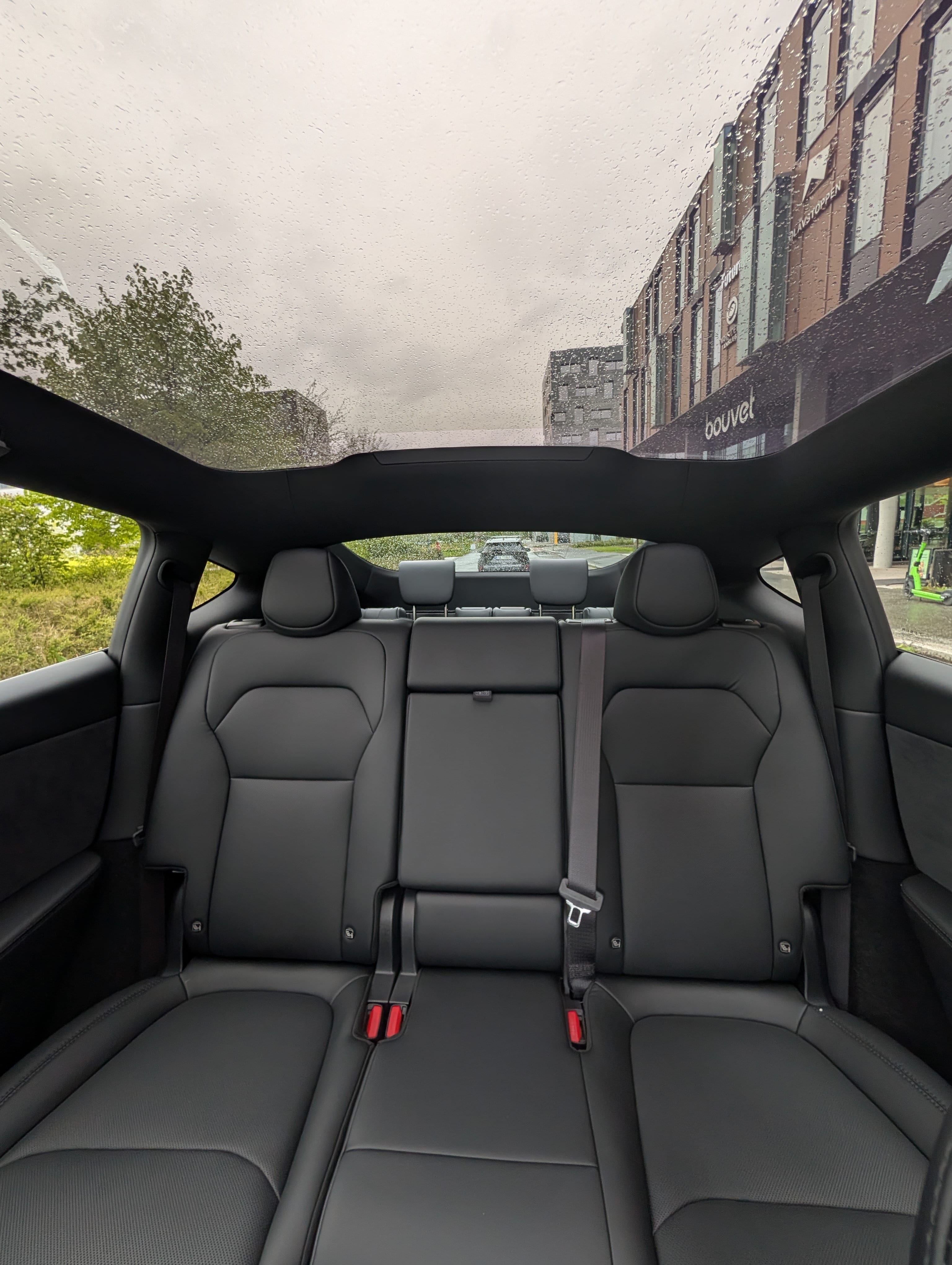 Tesla Model Y Long range med Firehjulstrekk
