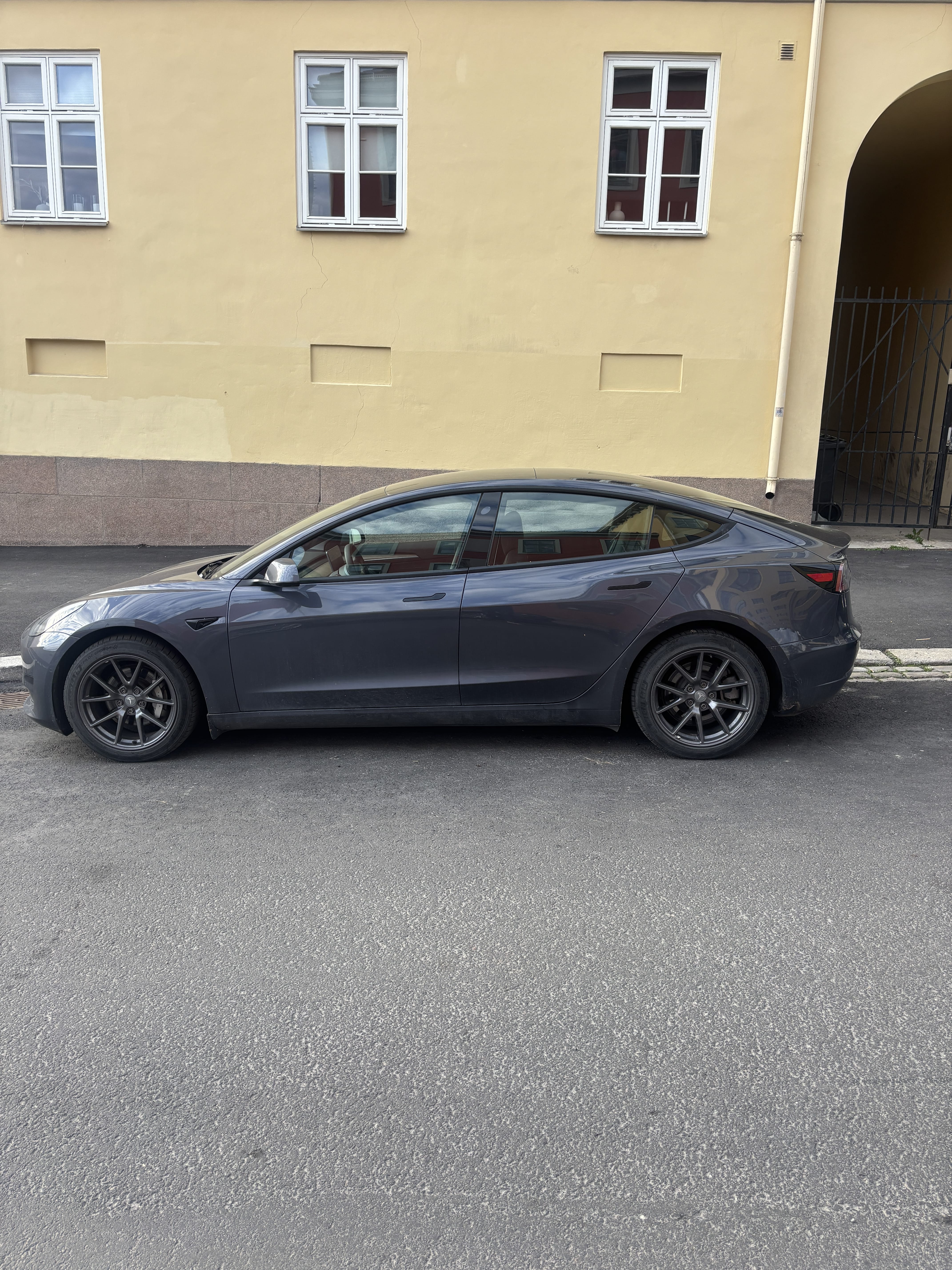 Tesla Model 3 Standard Range Plus with Air conditioning
