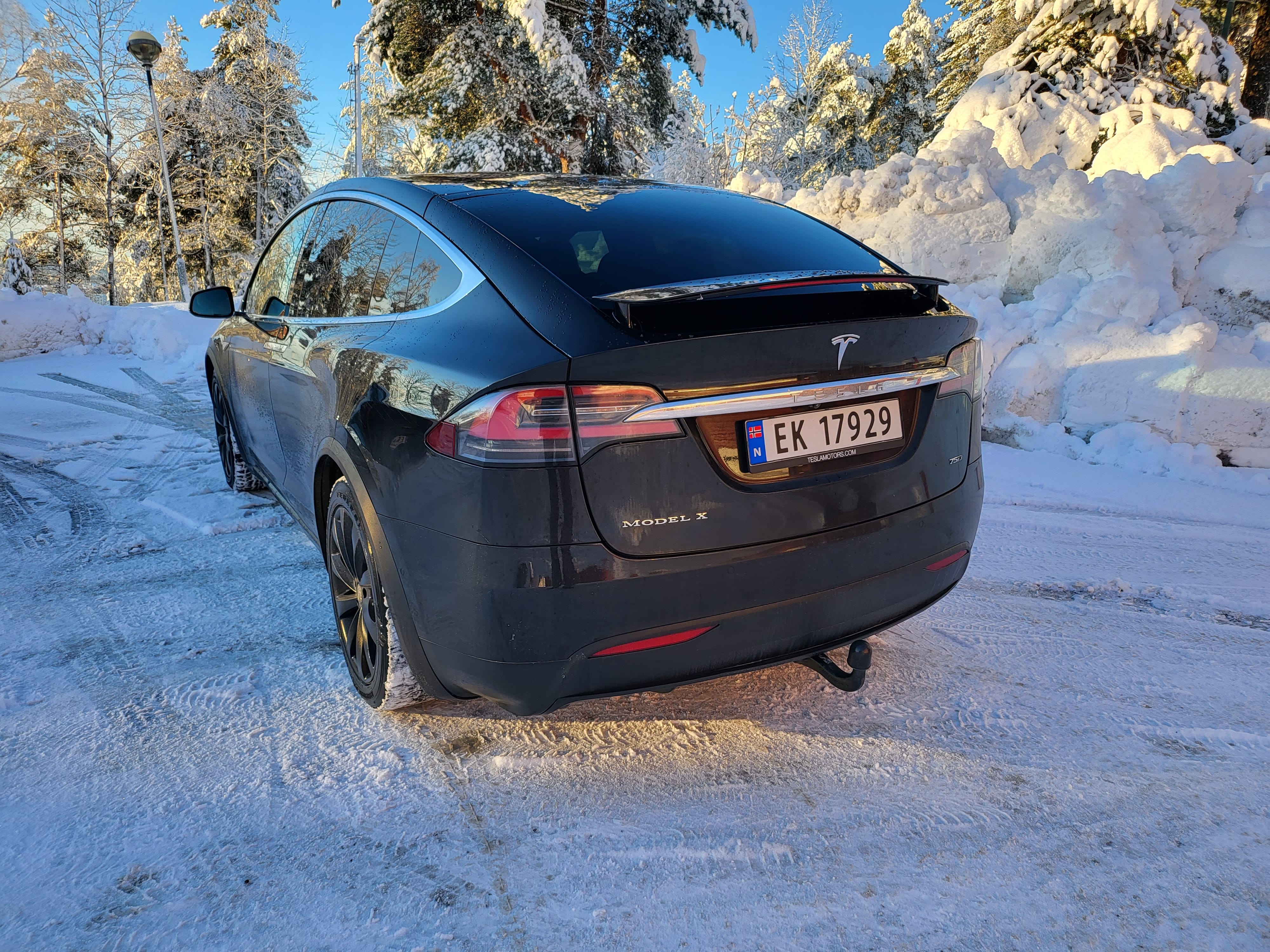 Tesla Model X med GPS