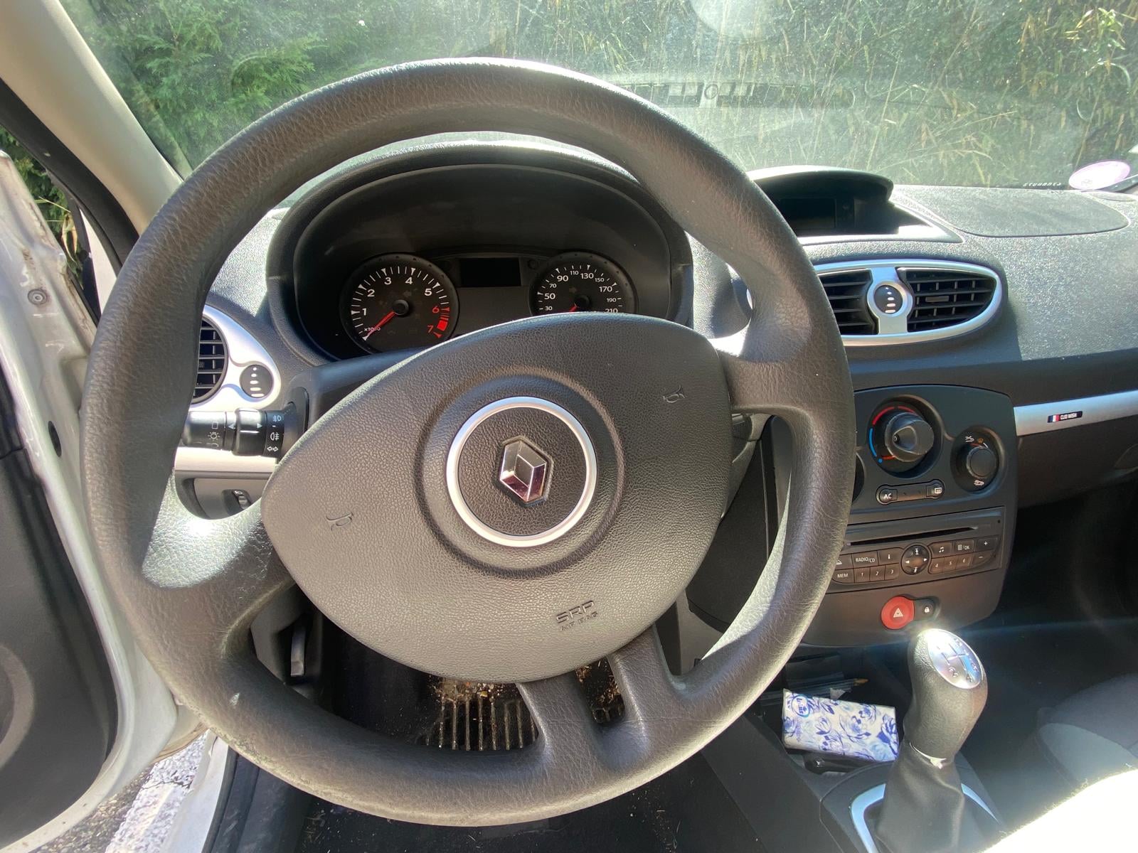 Renault Clio avec Autoradio