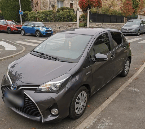 Toyota Yaris, 2016, Essence 95 / Électrique (hybride), automatique