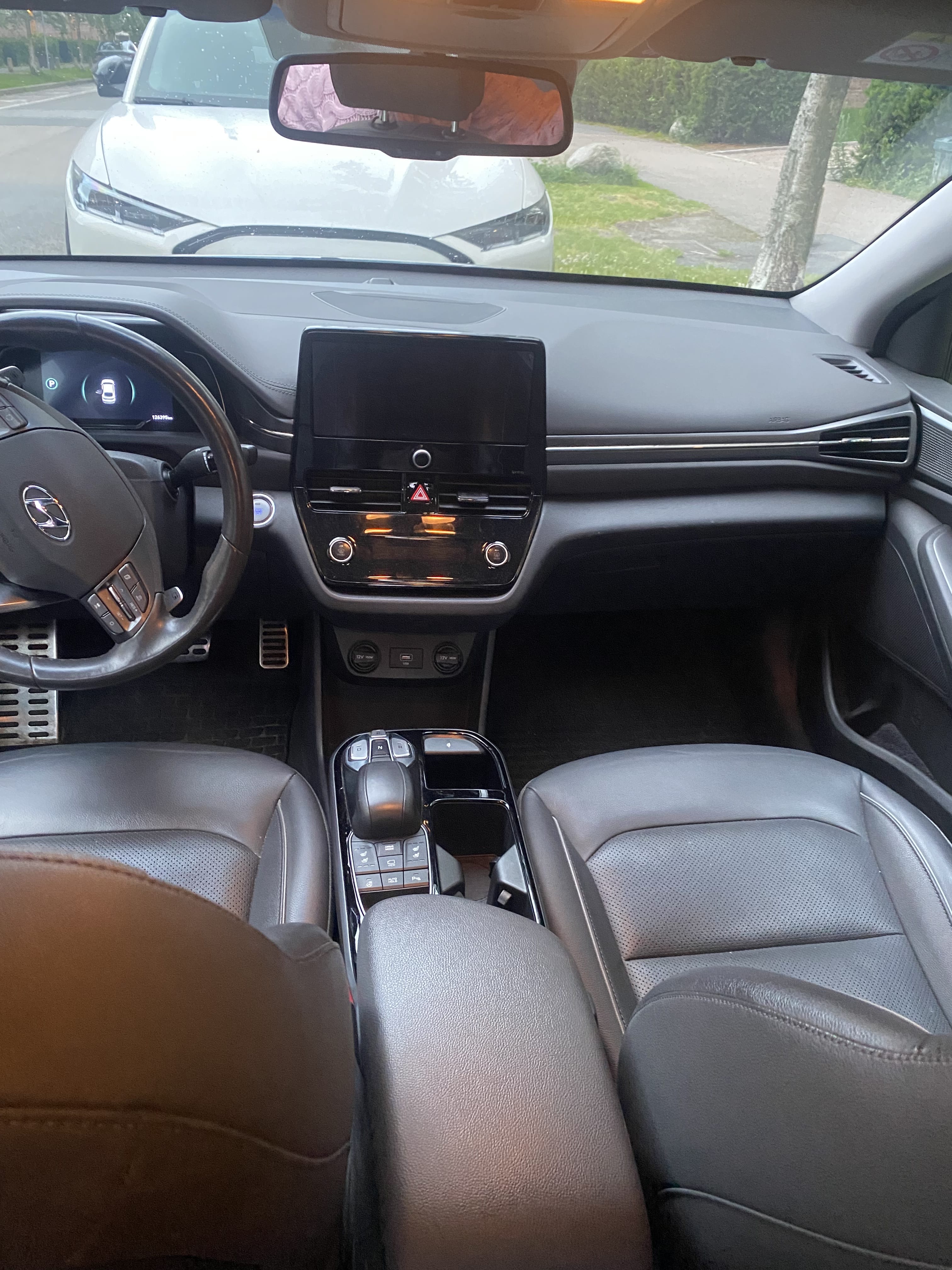 Hyundai Ioniq with GPS